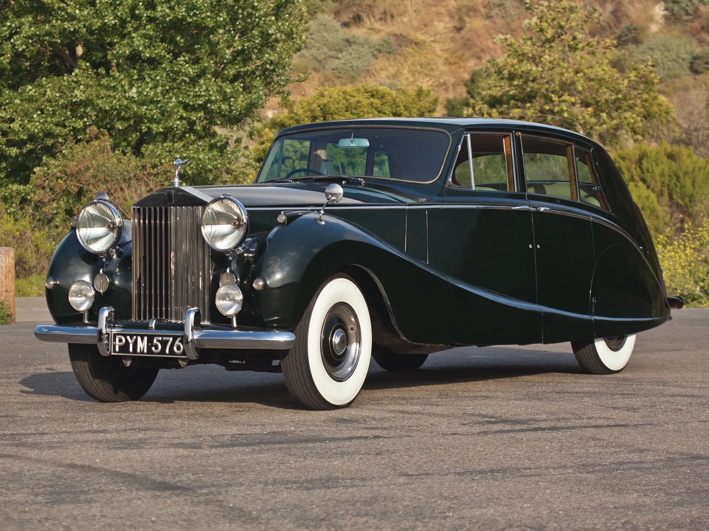 Rolls-Royce_Silver_Wraith_1_generation__Limousine__6.jpg