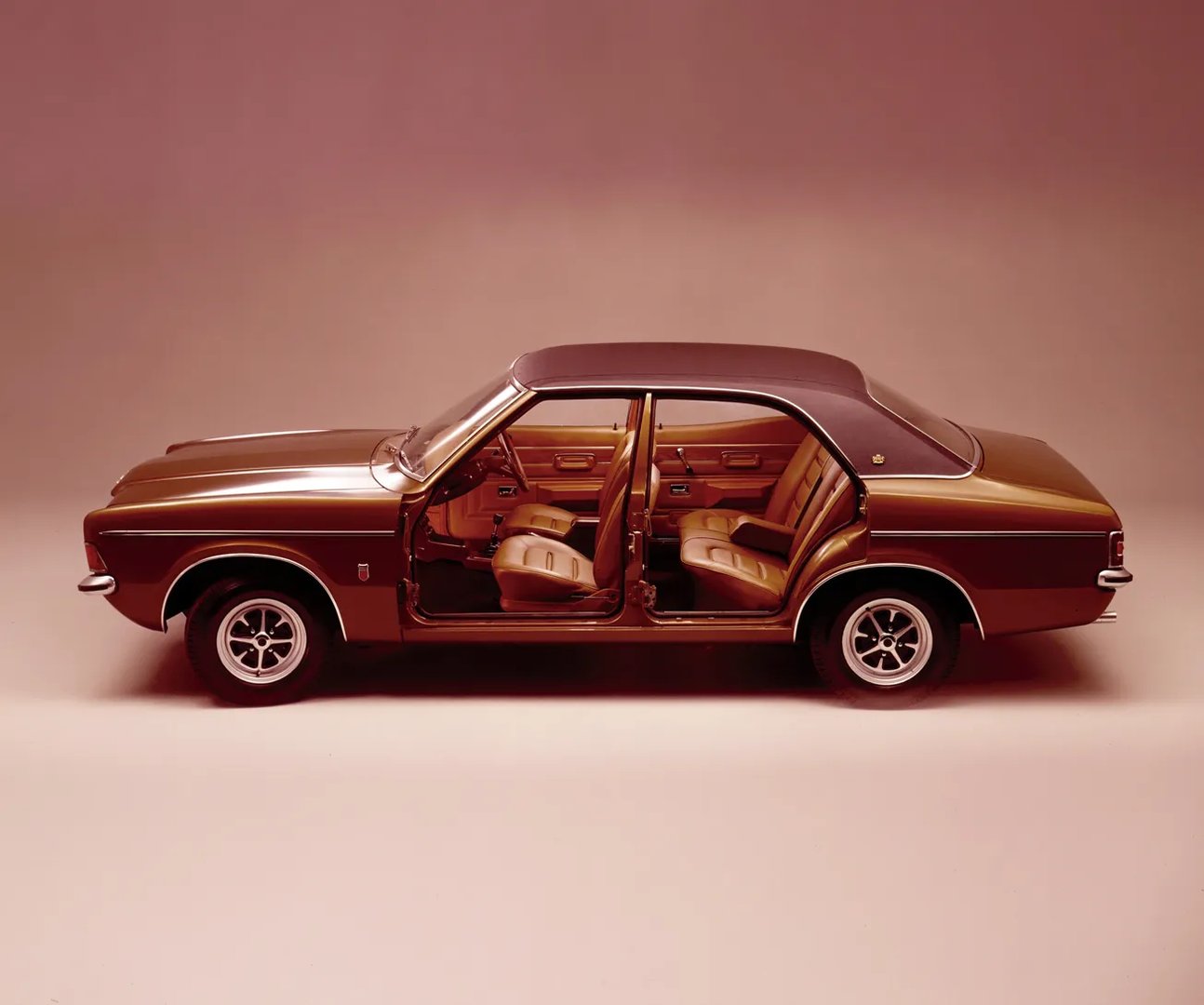 Ford_Cortina_3_generation__Sedan__6.jpg