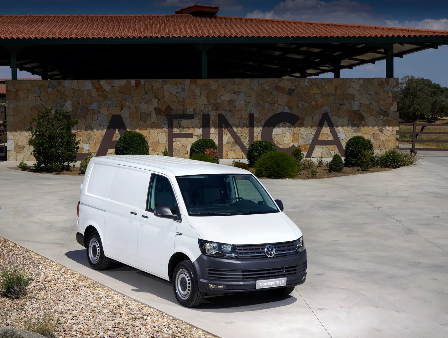 Volkswagen_Transporter_6_generation__Van__11.jpg