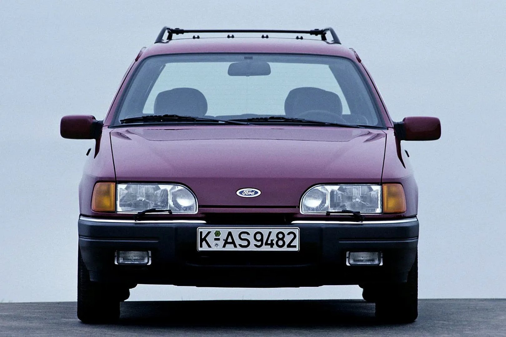 Ford_Sierra_1_generation_restyling__Estate_5-door__3.jpg