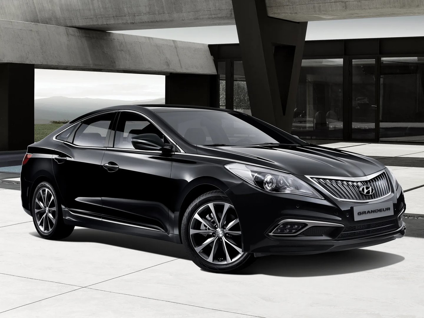 Hyundai_Grandeur_5_generation_restyling_2__Sedan__7.jpg