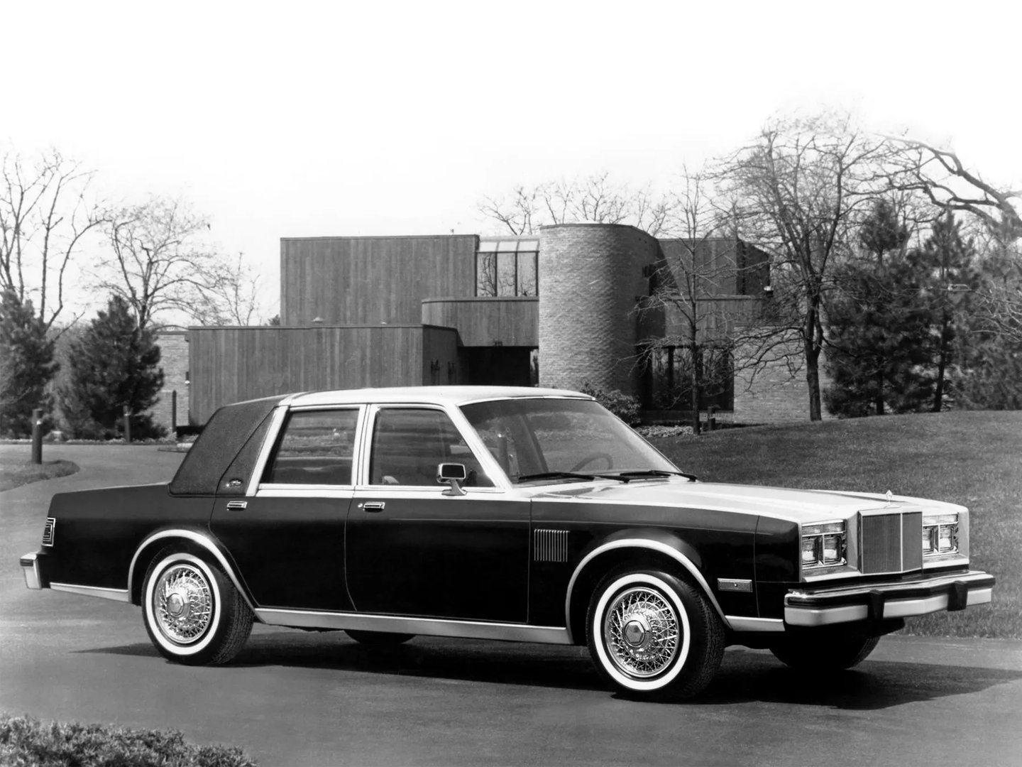 Chrysler_Fifth_Avenue_1_generation__Sedan__6.jpg