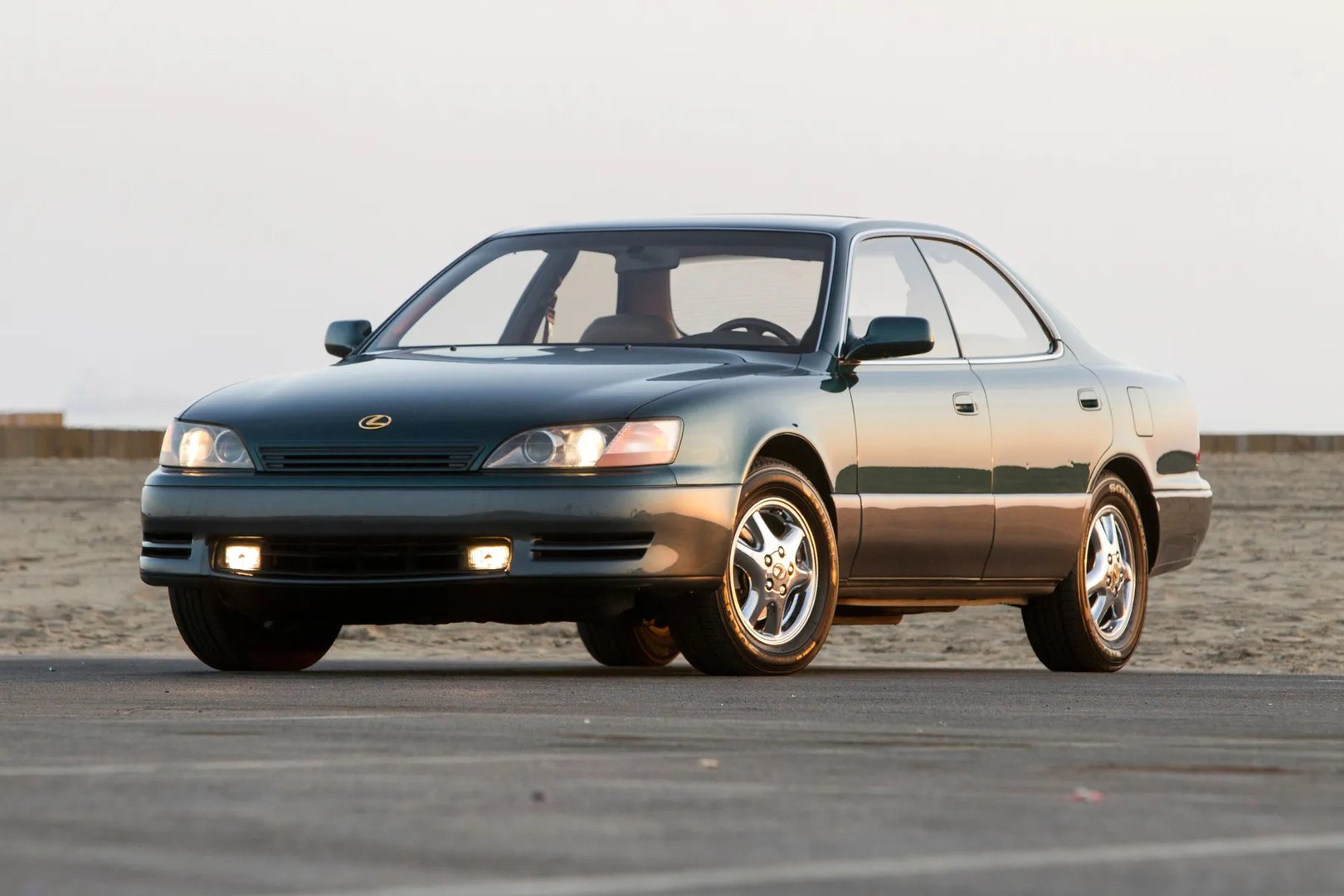Lexus_ES_2_generation_restyling__Sedan__2.jpg