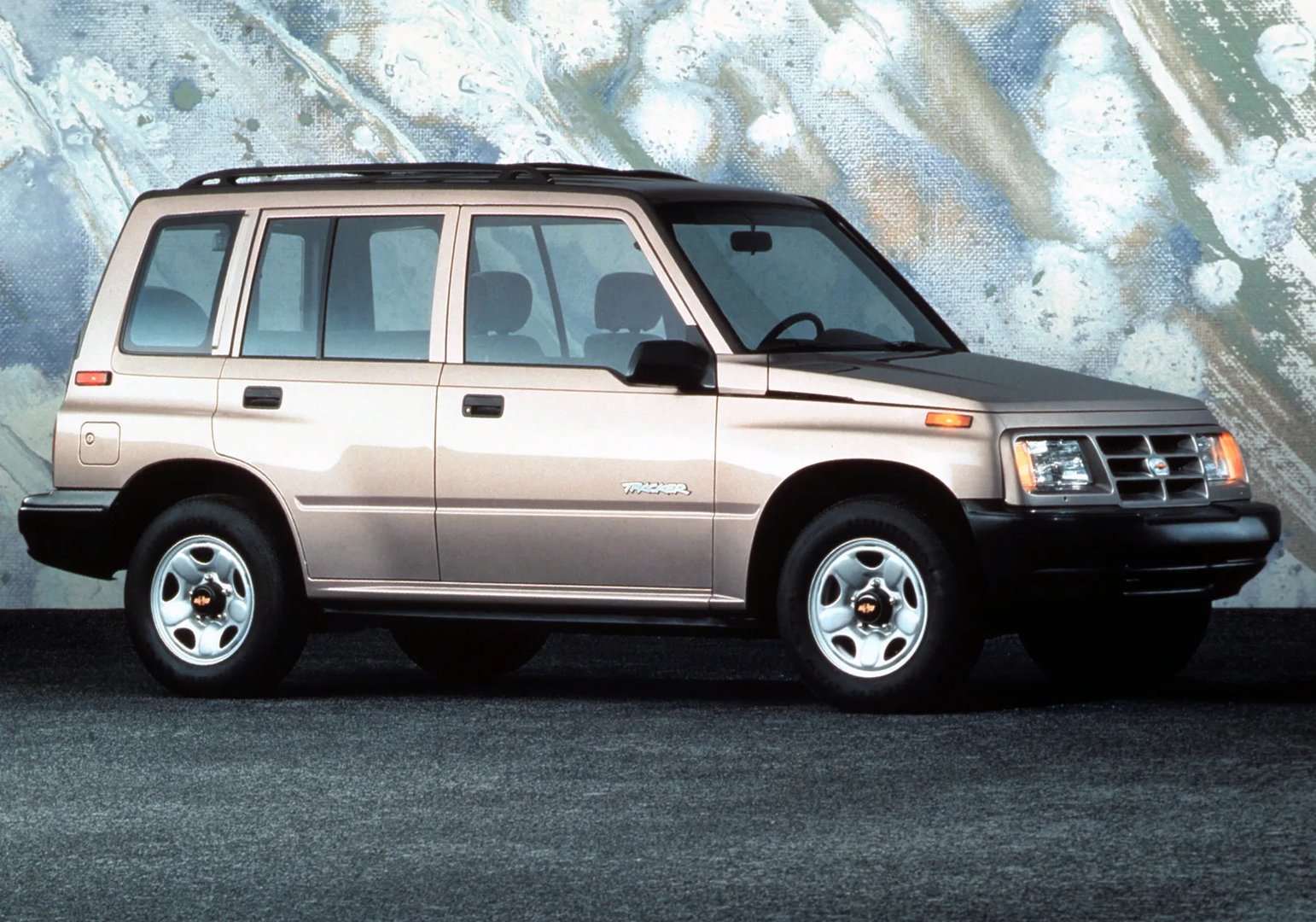 Chevrolet_Tracker_1_generation__SUV_5-doors__1.jpg