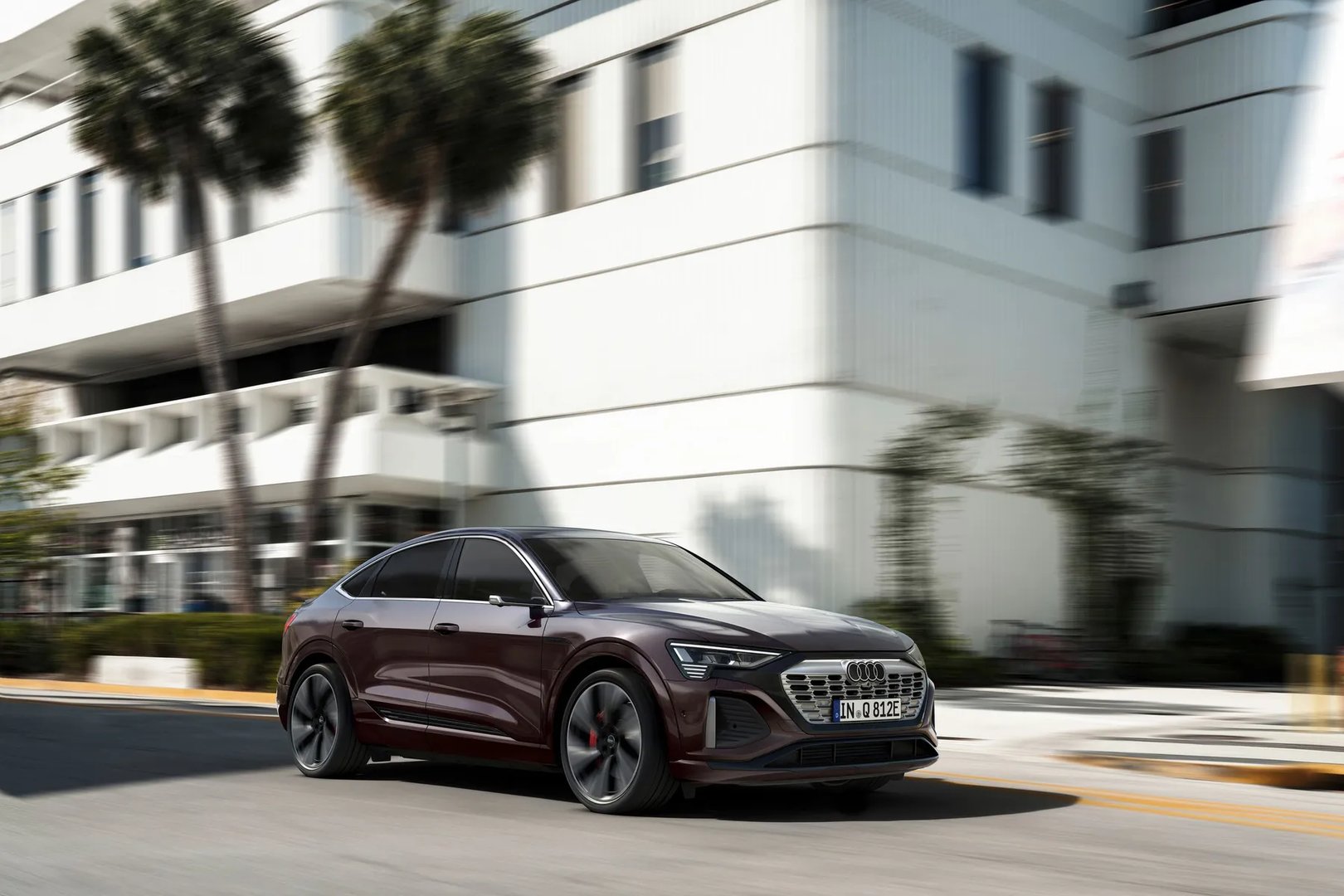 Audi_Q8_Sportback_e-tron_1_generation_restyling__SUV_Coupe__13.jpg