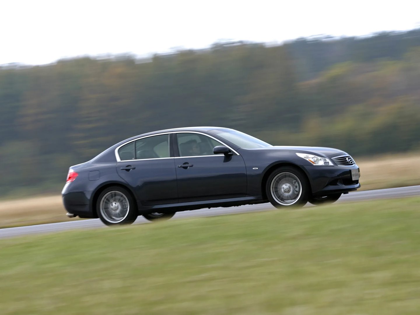 Nissan_Skyline_12_generation__Sedan__4.jpg
