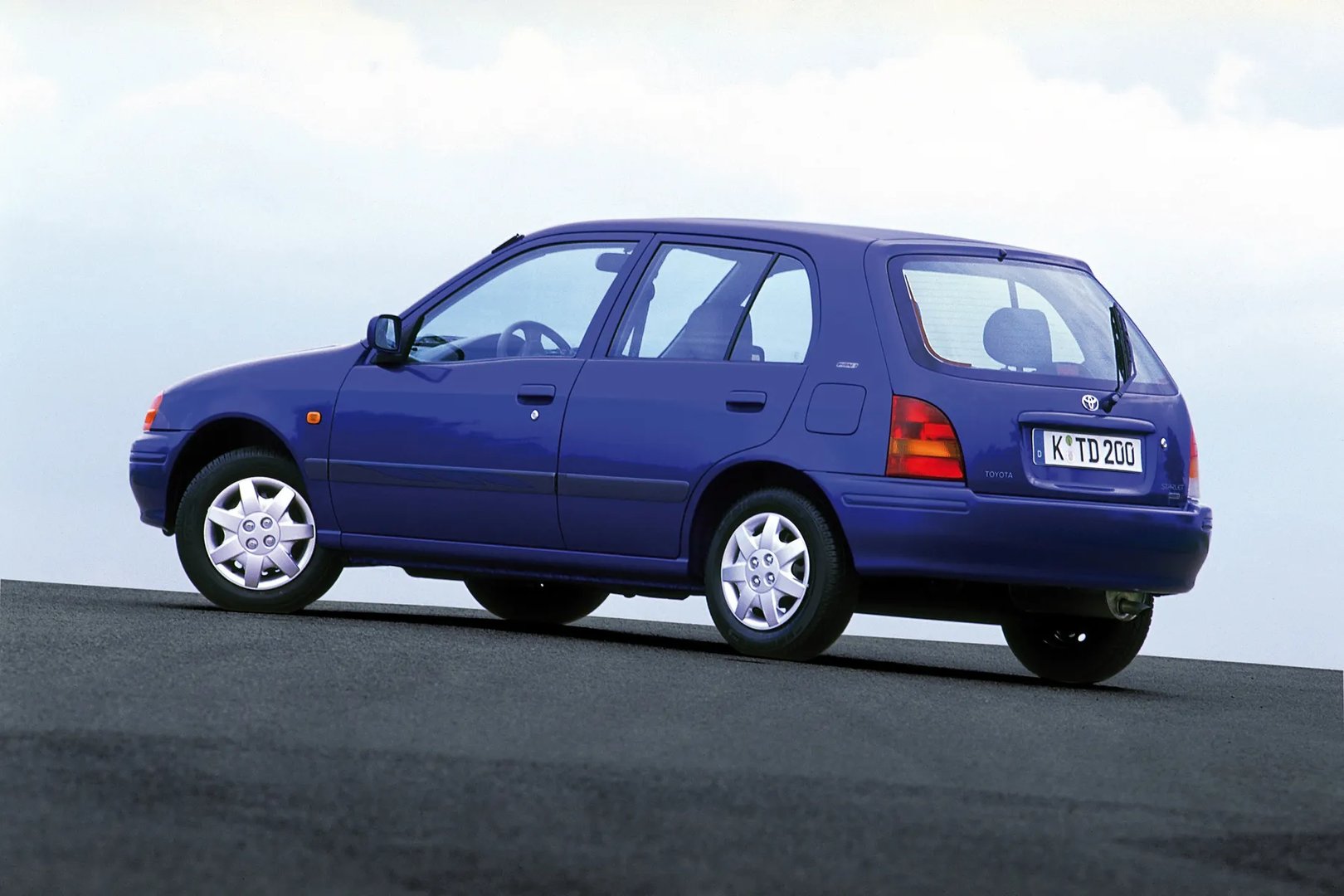 Toyota_Starlet_5_generation__Mini_5-doors__2.jpg