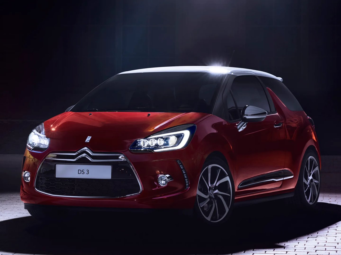 Citroen_DS3_1_generation_restyling__Hatchback_3-door__3.jpg