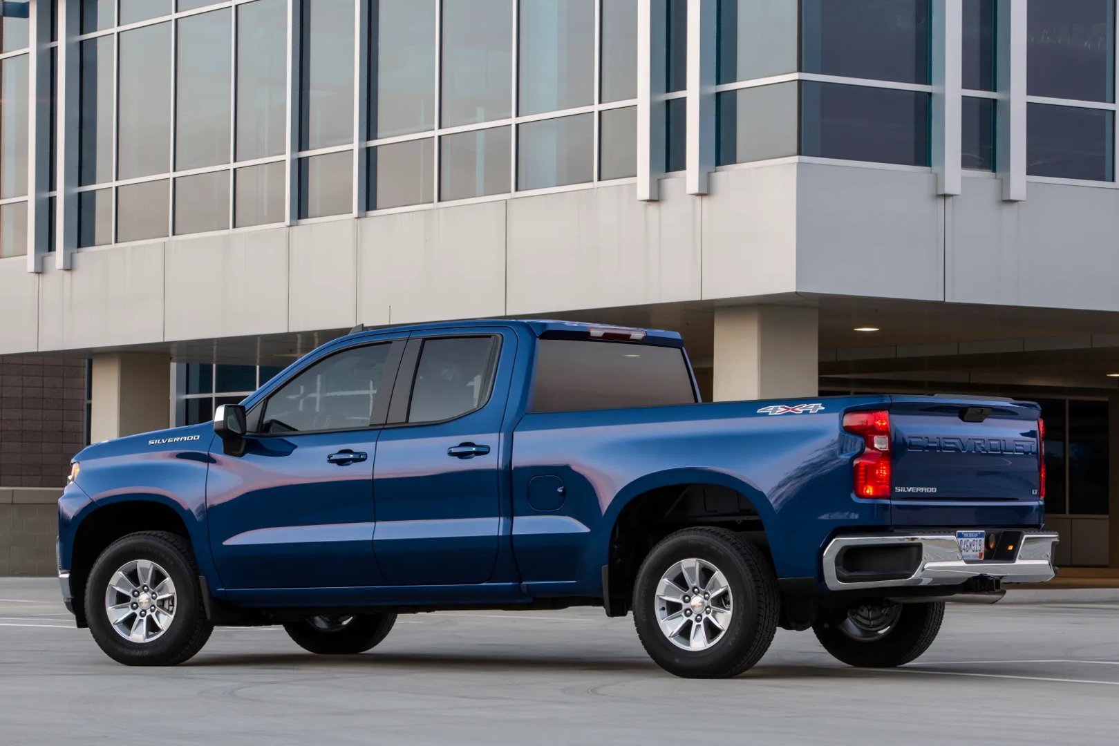 Chevrolet_Silverado_3_generation_restyling__Pickup_double-cab__9.jpg