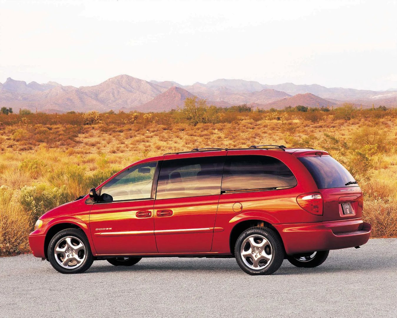 Dodge_Caravan_4_generation__Minivan__2.jpg