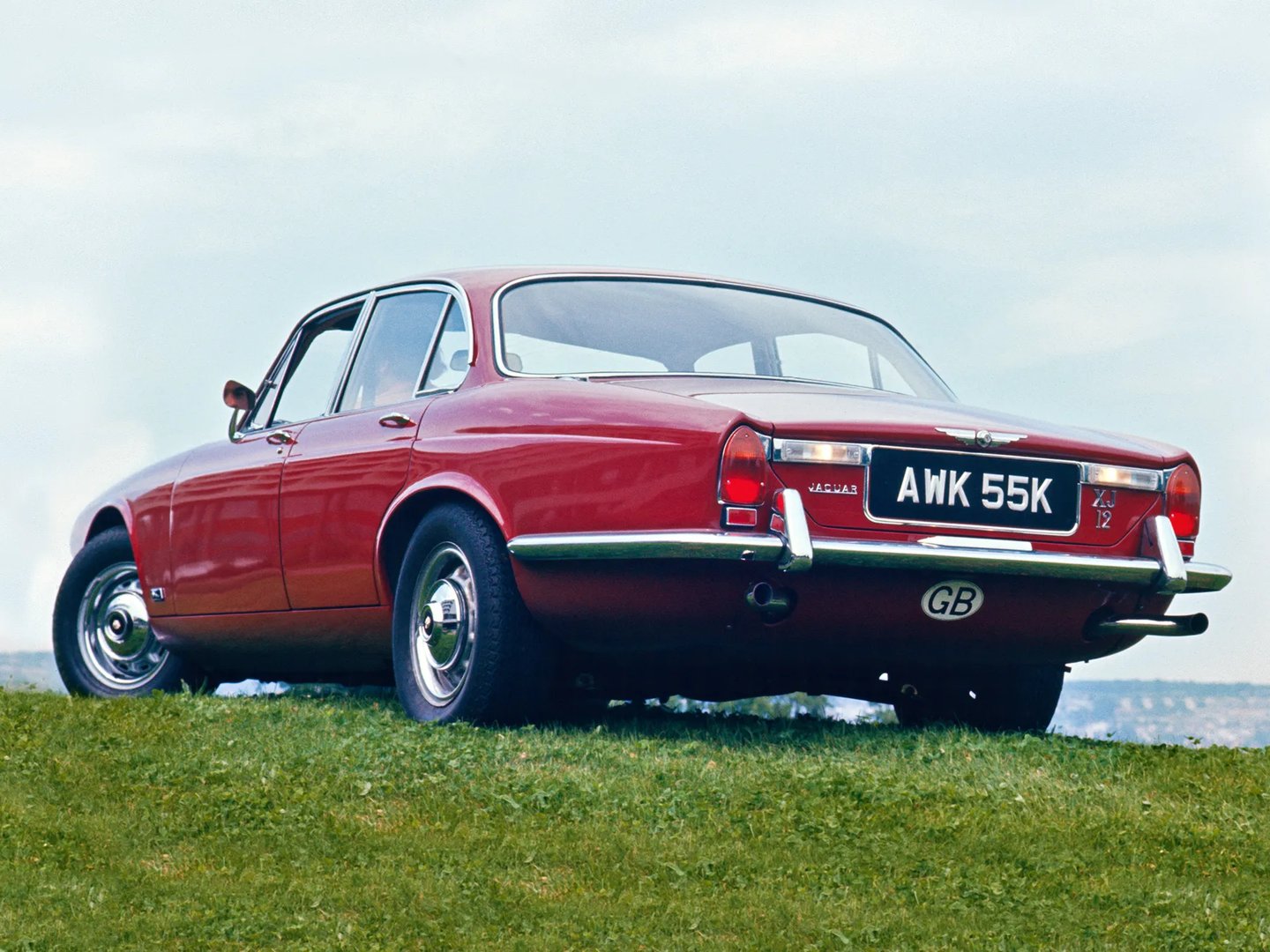 Jaguar_XJ_1_generation__Sedan__1.jpg