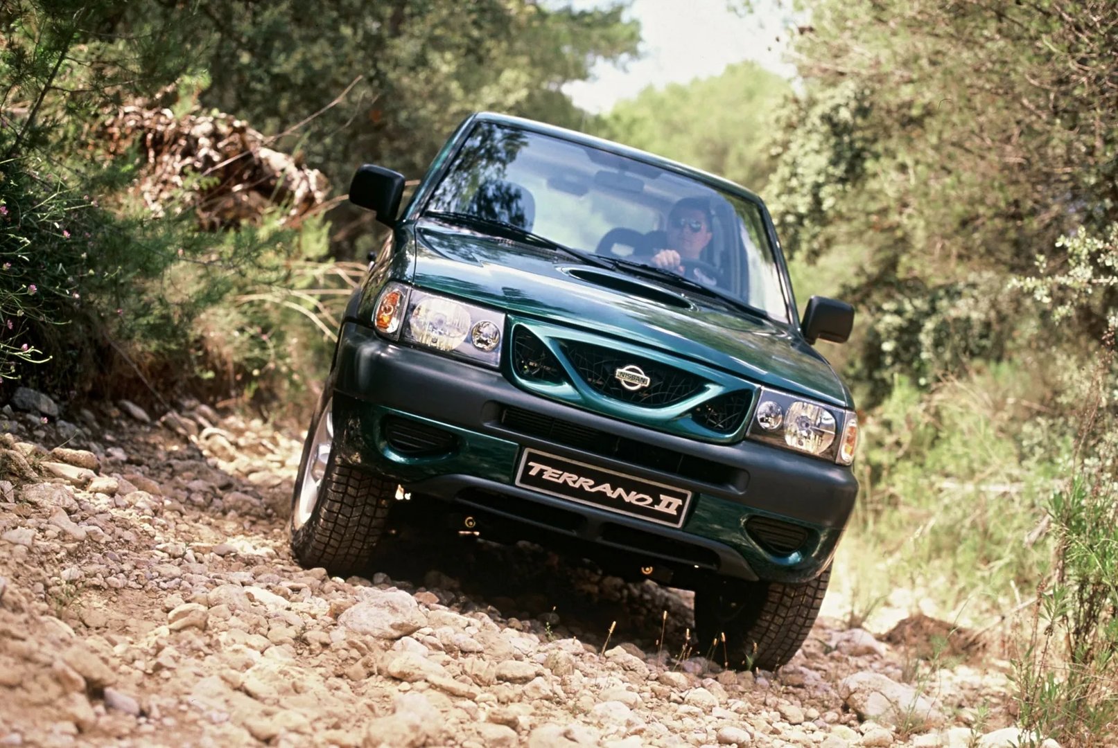 Nissan_Terrano_2_generation_restyling__SUV_3-doors__1.jpg