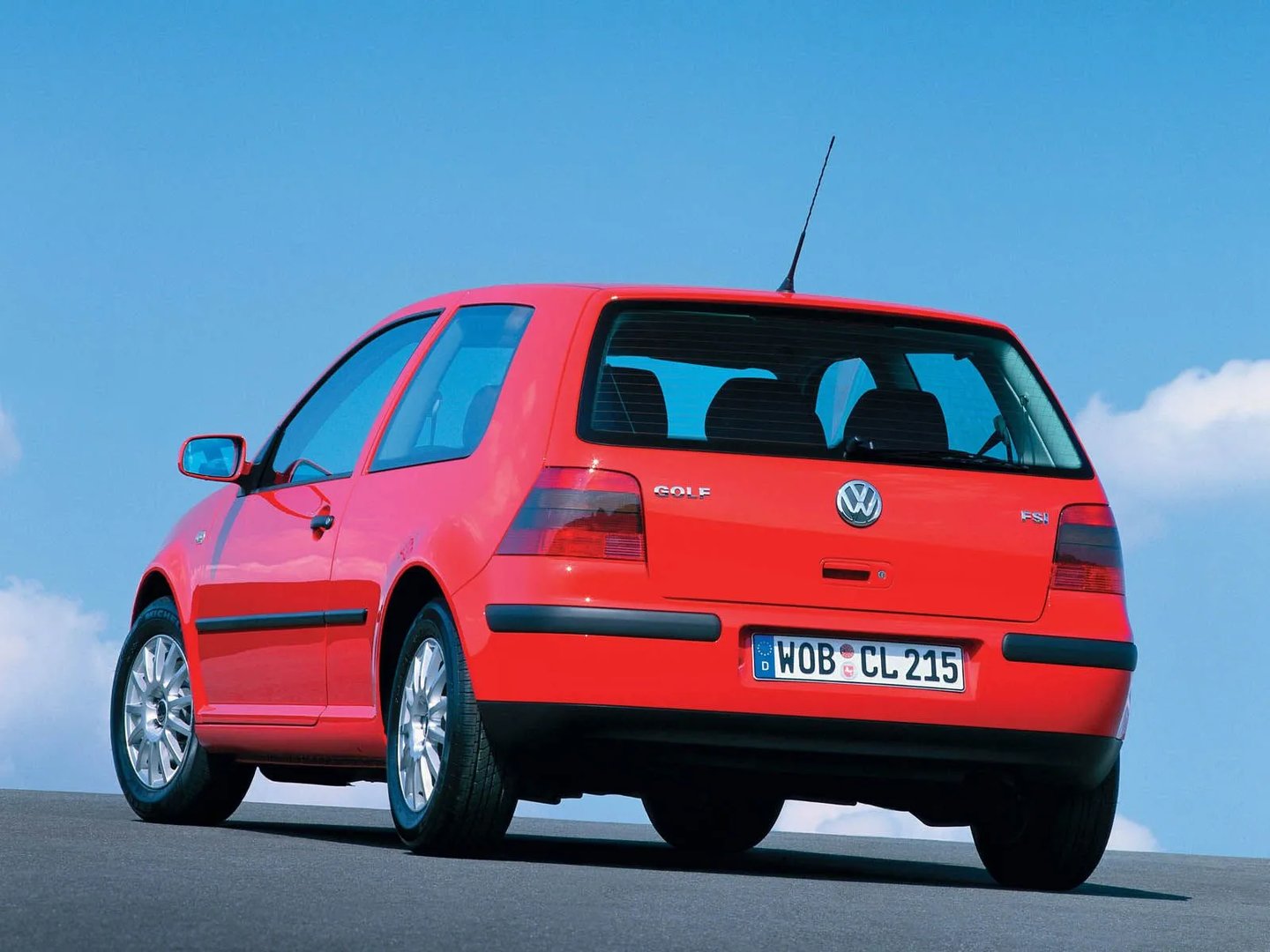 Volkswagen_Golf_4_generation__Hatchback_3-door__10.jpg