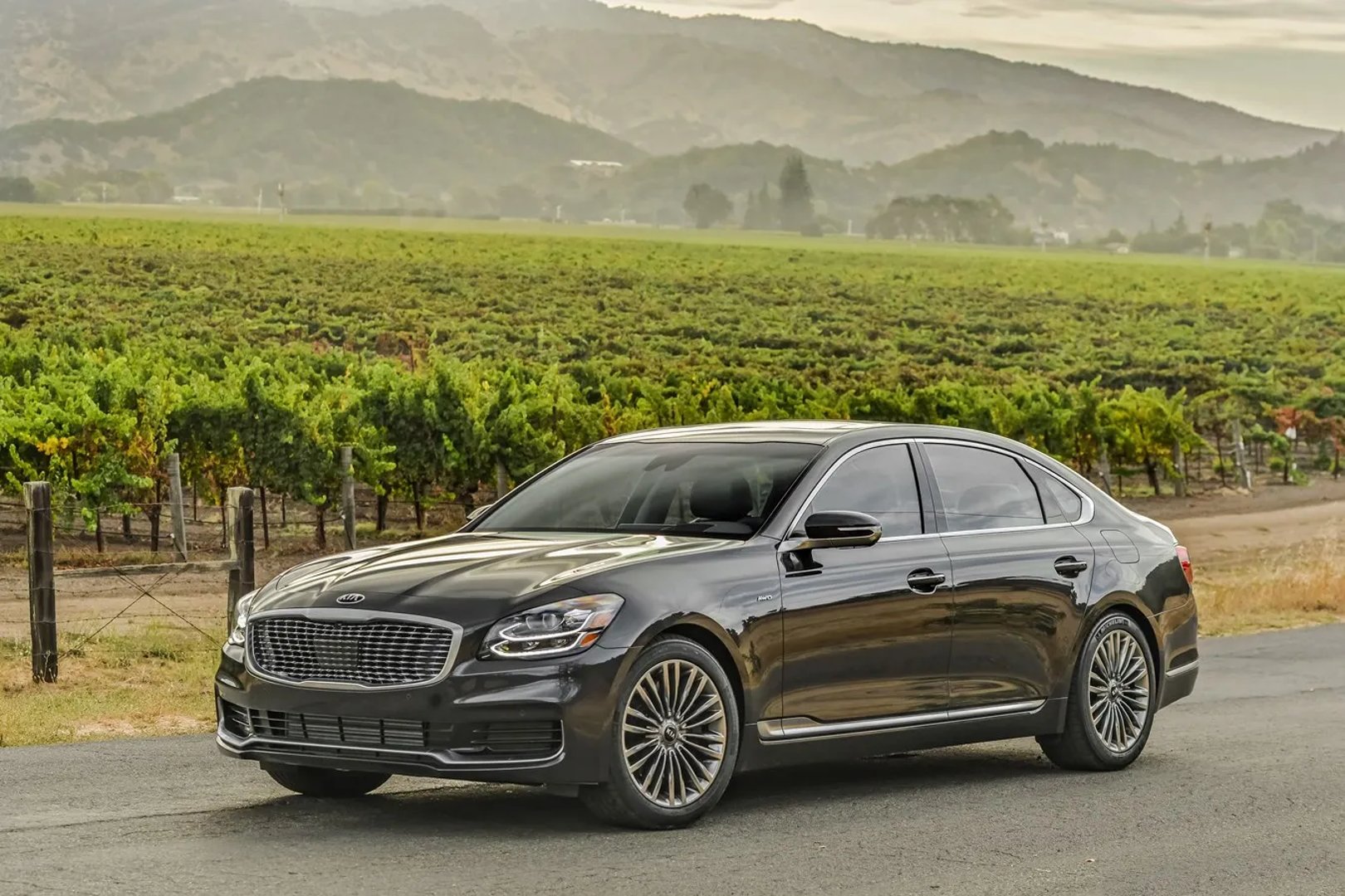 Kia_K900_2_generation__Sedan__1.jpg