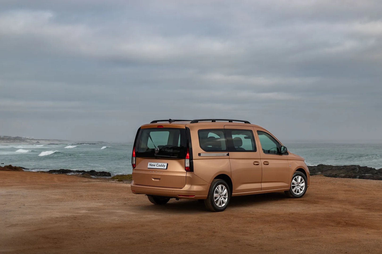 Volkswagen_Caddy_5_generation__Compact_Van_Long__2.jpg