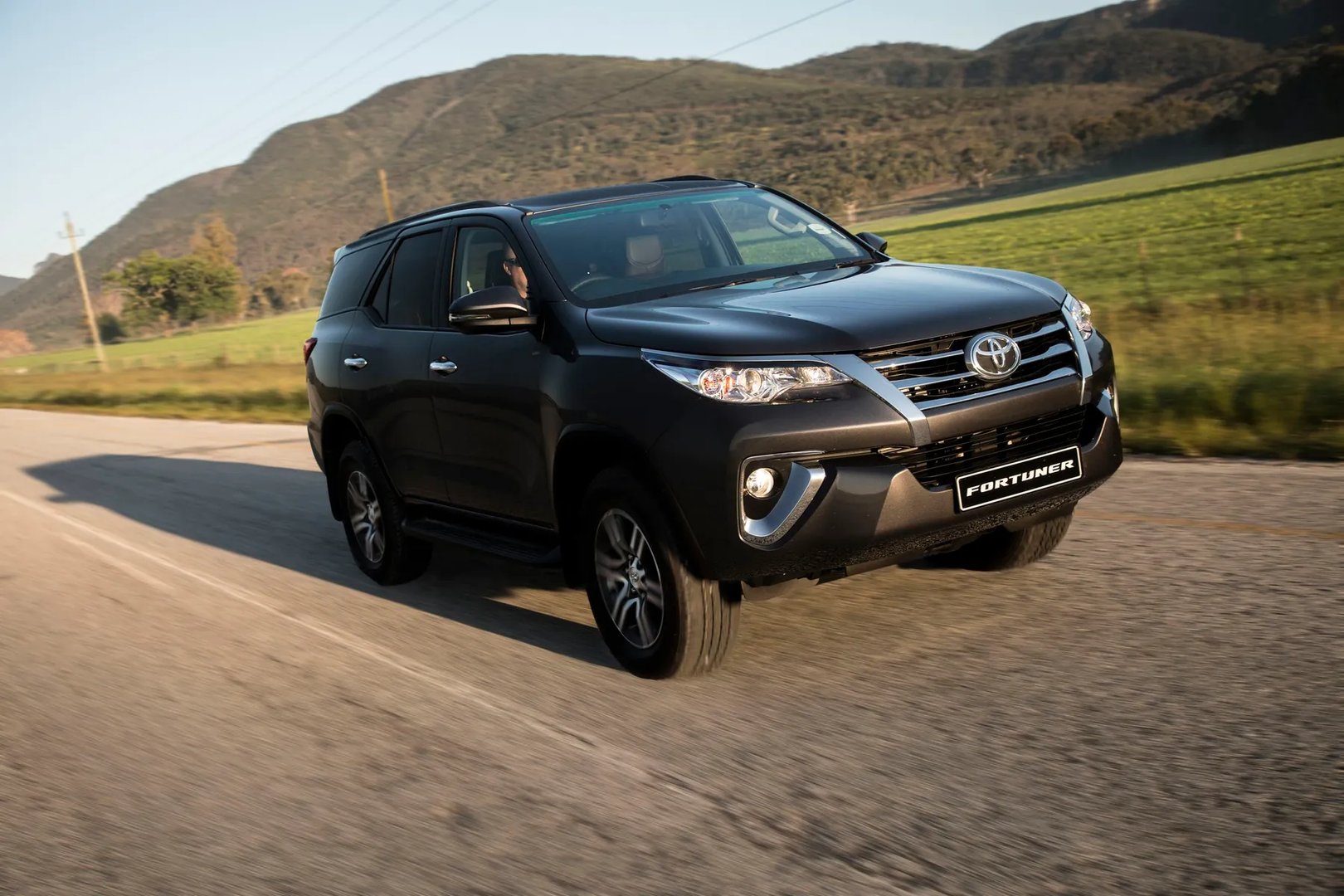Toyota_Fortuner_2_generation__SUV_5-doors__1.jpg