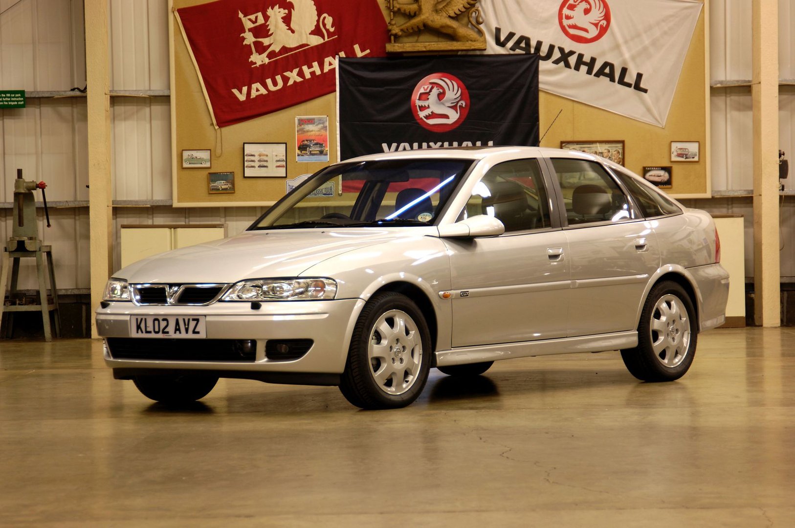 vauxhall_Vectra_2_generation__Hatchback_5-door__16.jpg