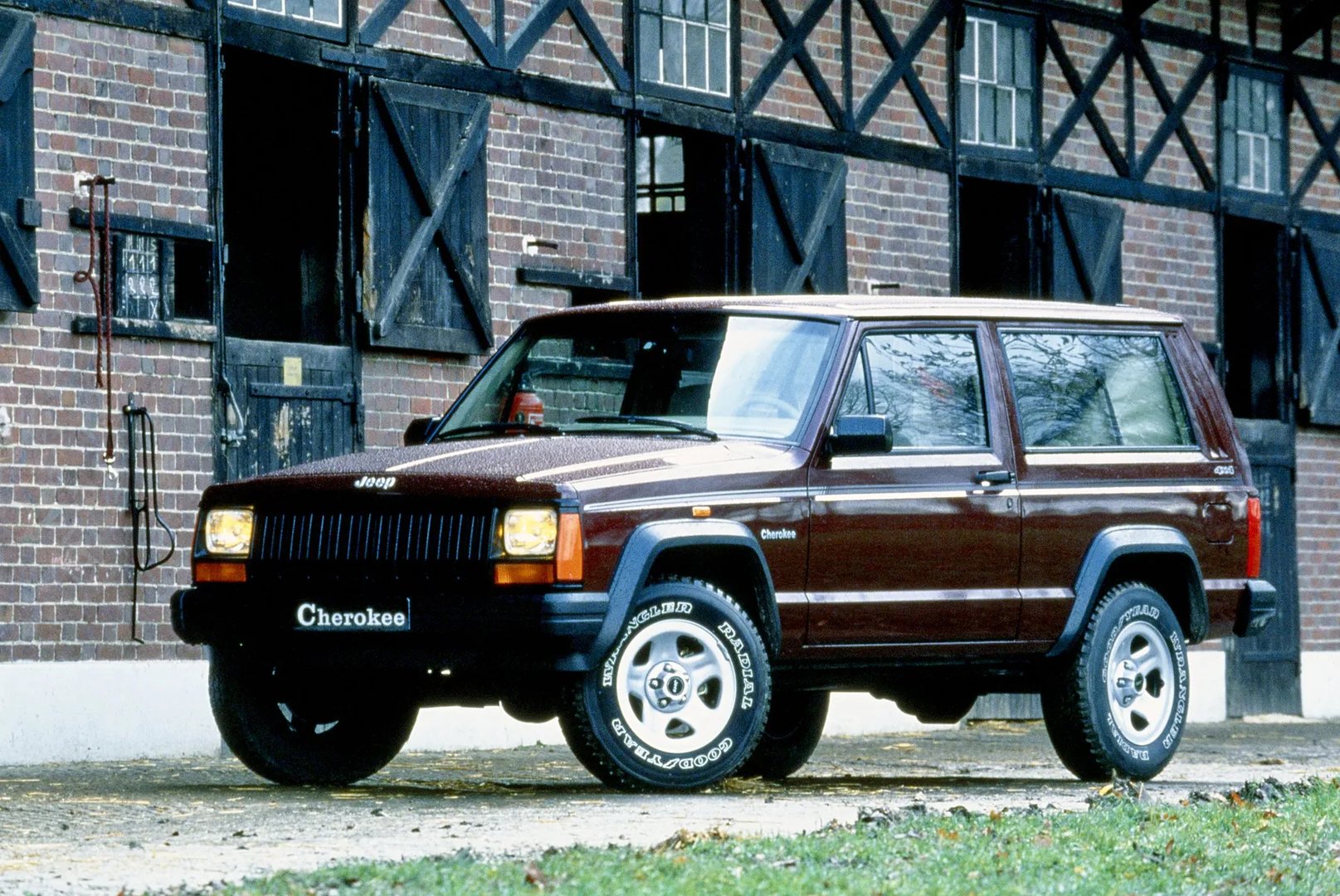 Jeep Cherokee 2 generation  SUV 3-doors