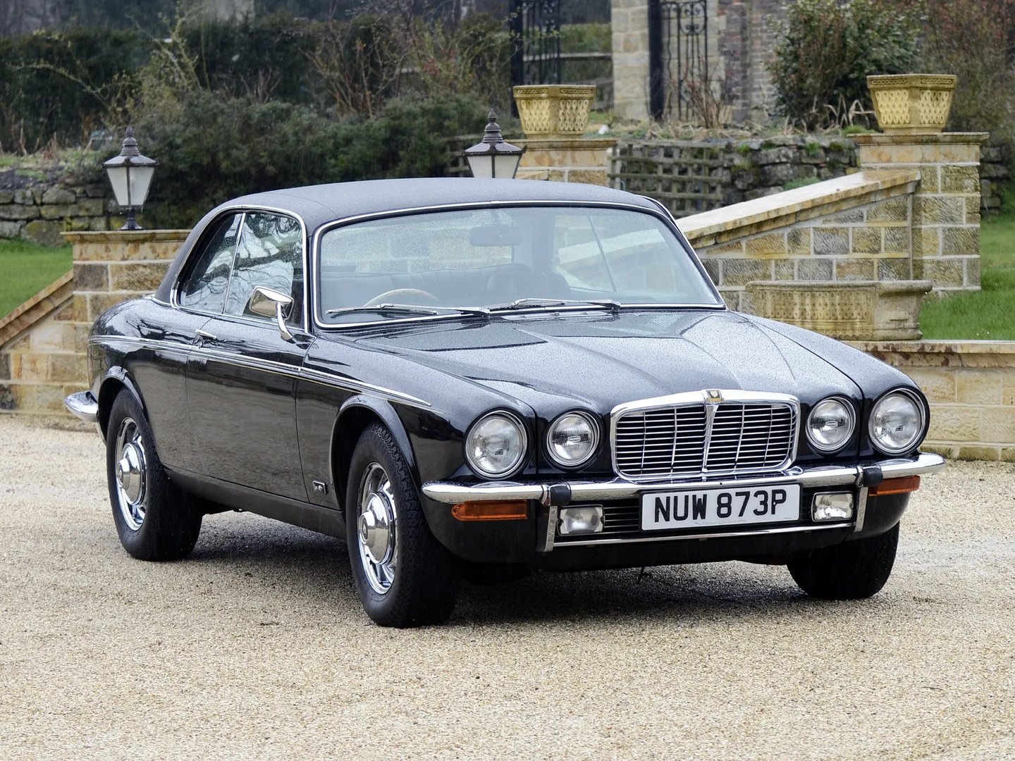 Jaguar_XJ_1_generation_restyling__Sedan__5.jpg