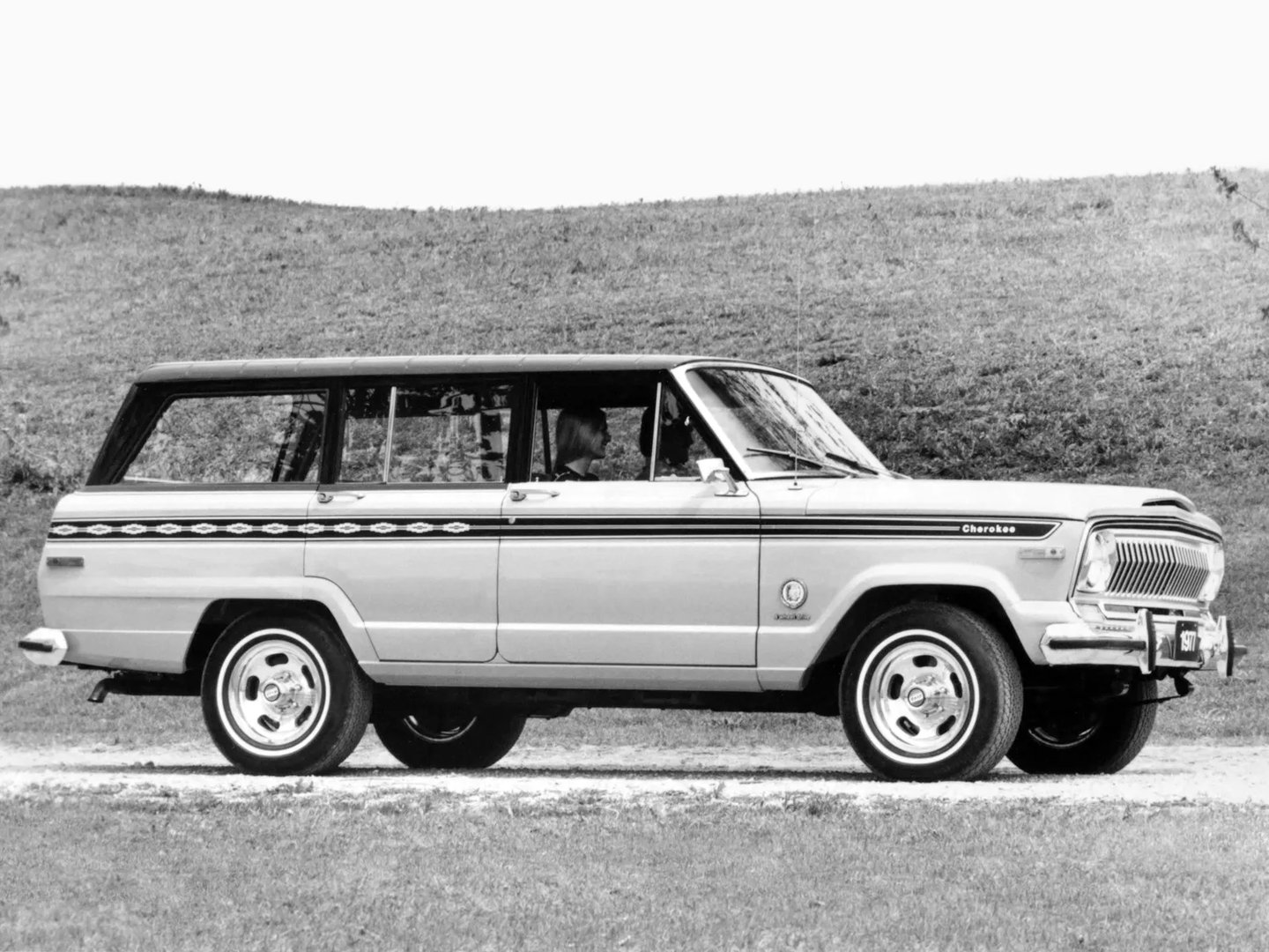 Jeep_Cherokee_1_generation__SUV_5-doors__1.jpg
