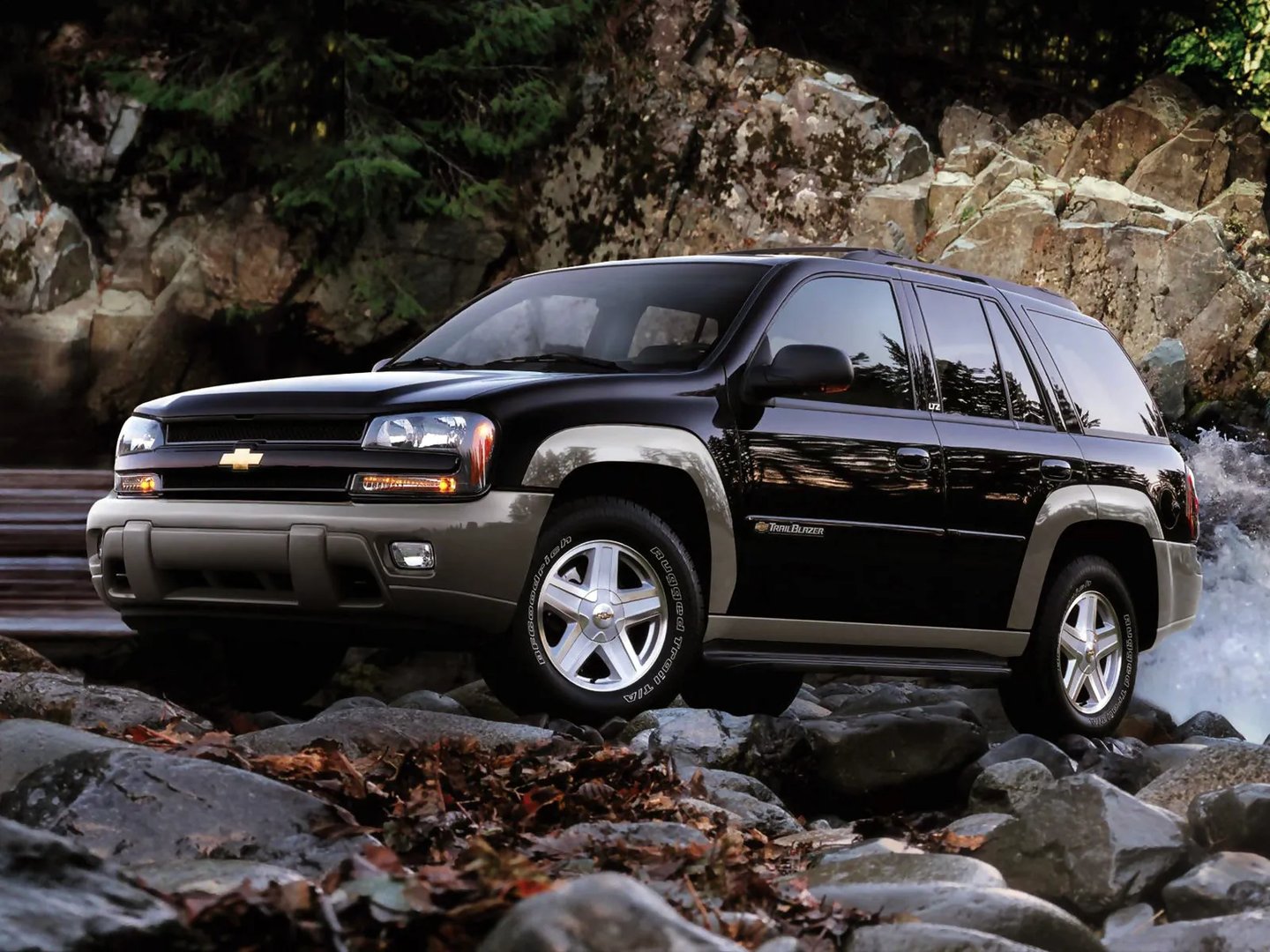 Chevrolet_TrailBlazer_1_generation__SUV_5-doors__7.jpg