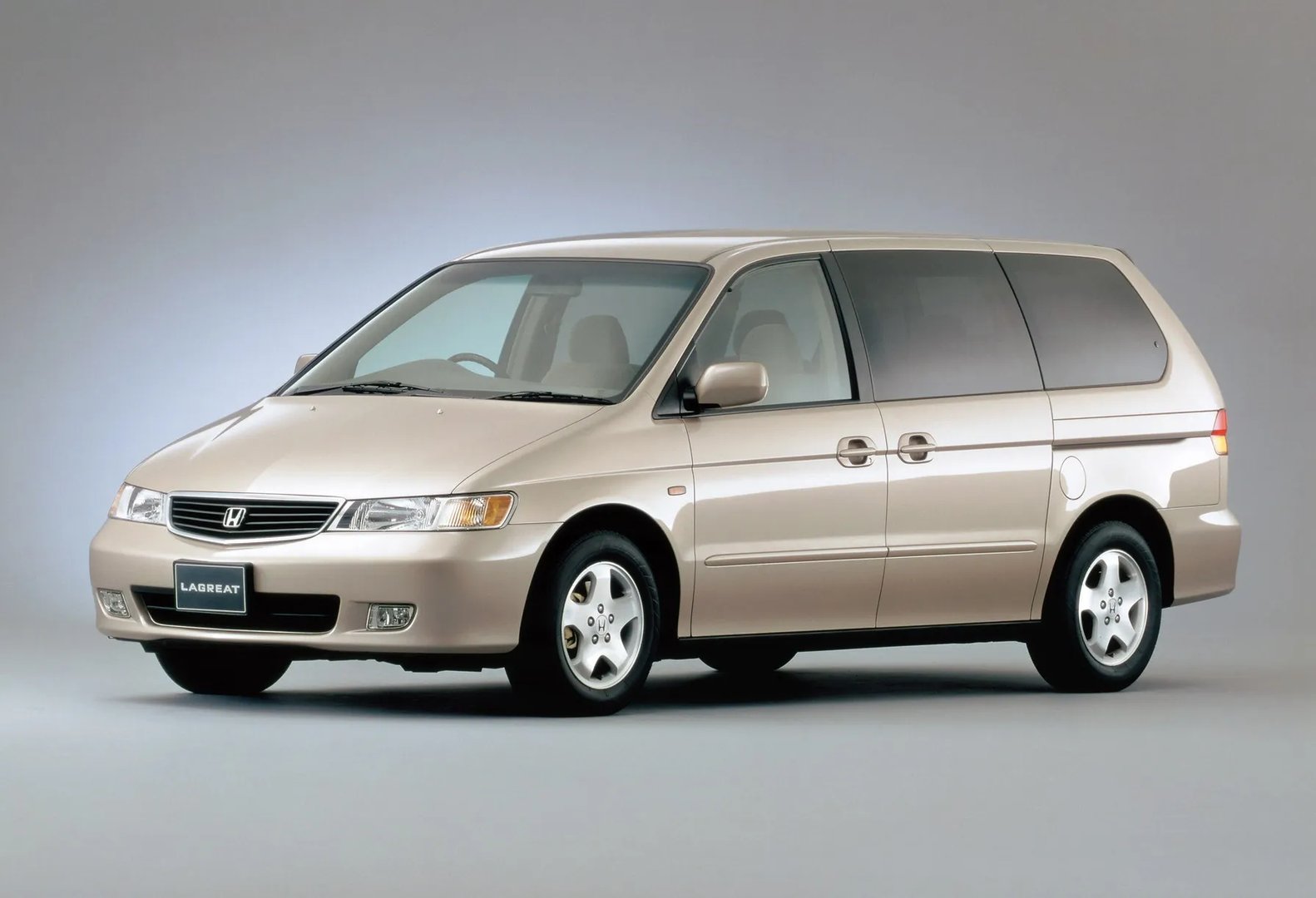 Honda_Lagreat_1_generation__Minivan__3.jpg