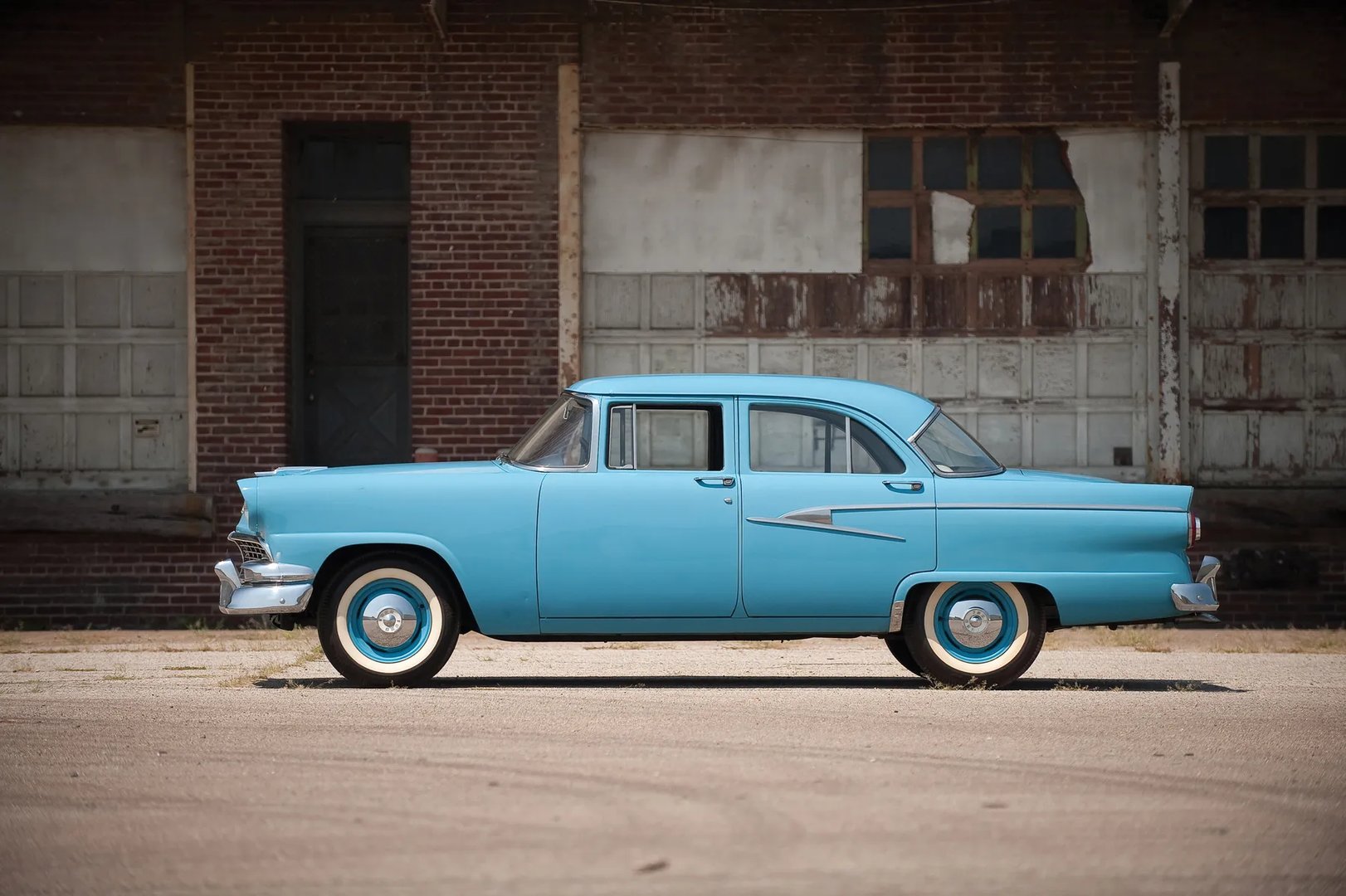 Ford_Mainline_1_generation__Sedan__2.jpg