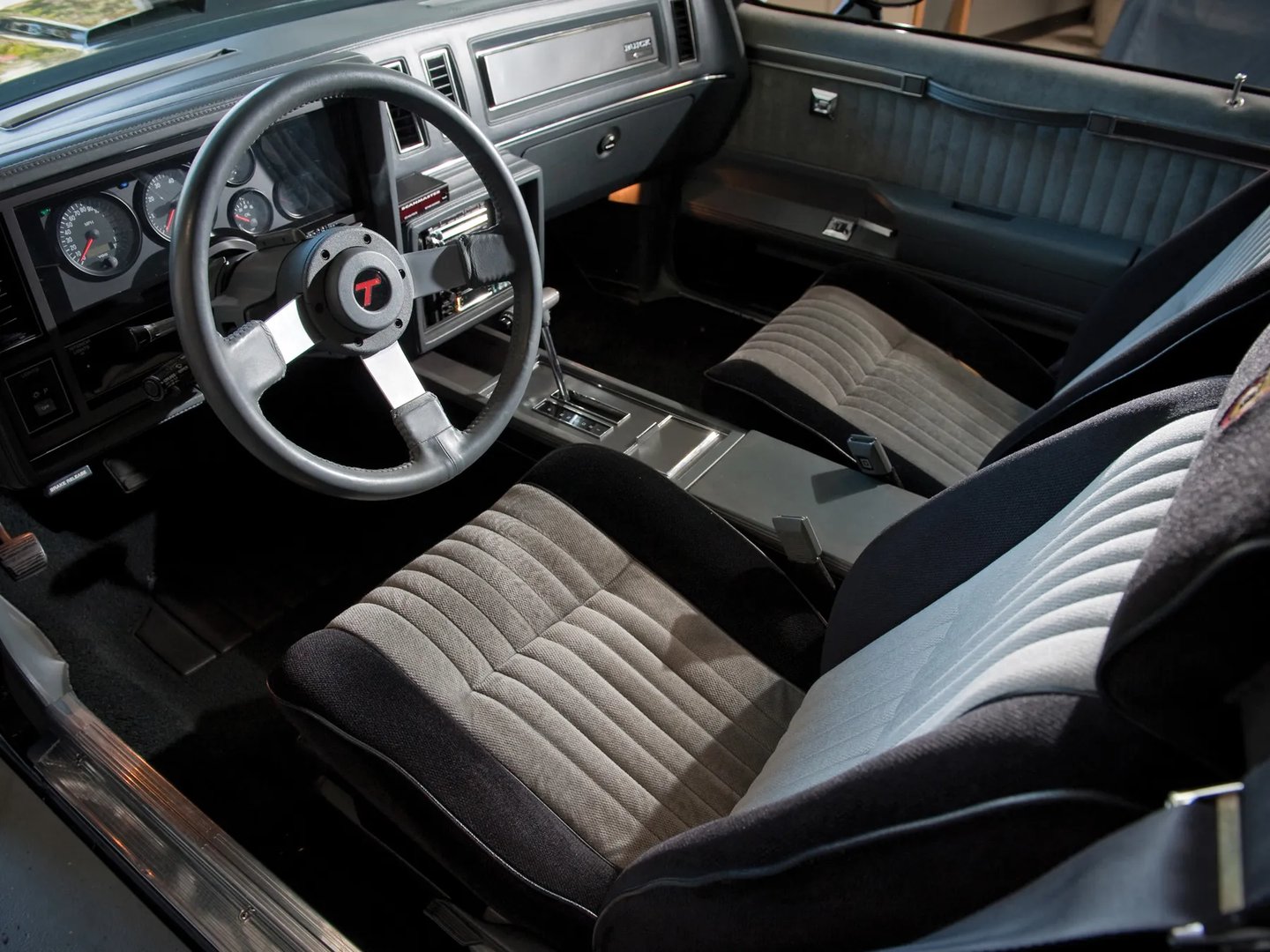 Buick_Regal_2_generation__Coupe__10.jpg