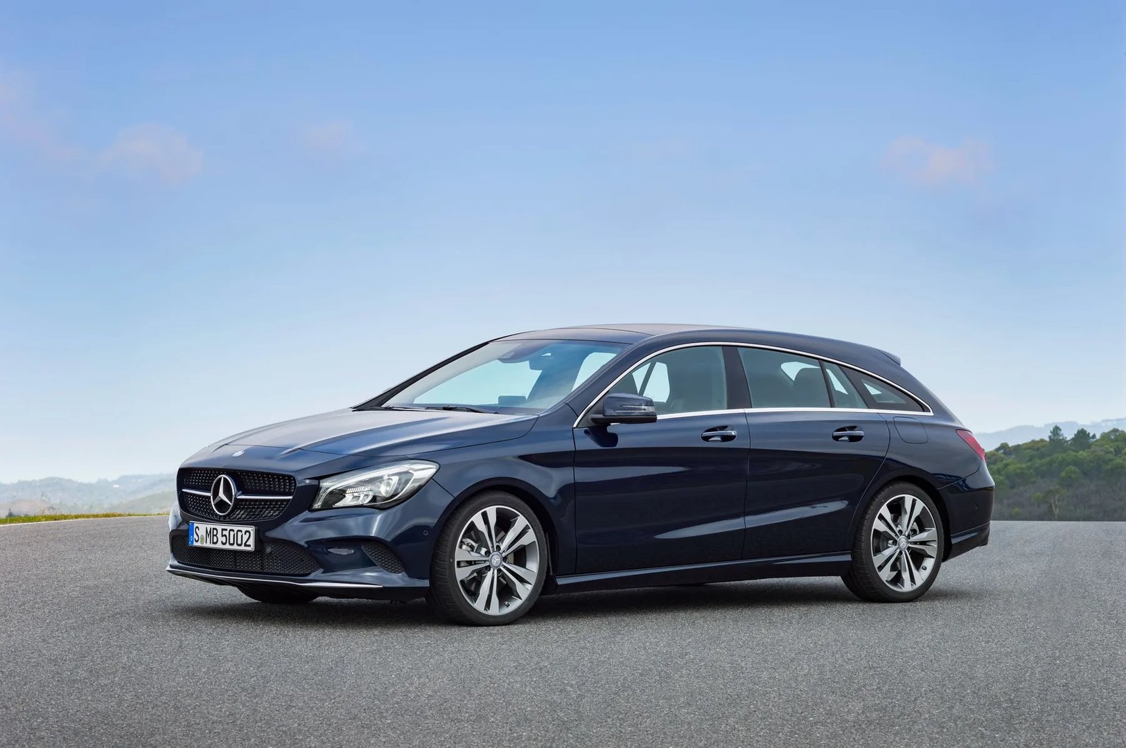 Mercedes_CLA_1_generation_restyling__Estate_5-door__11.jpg