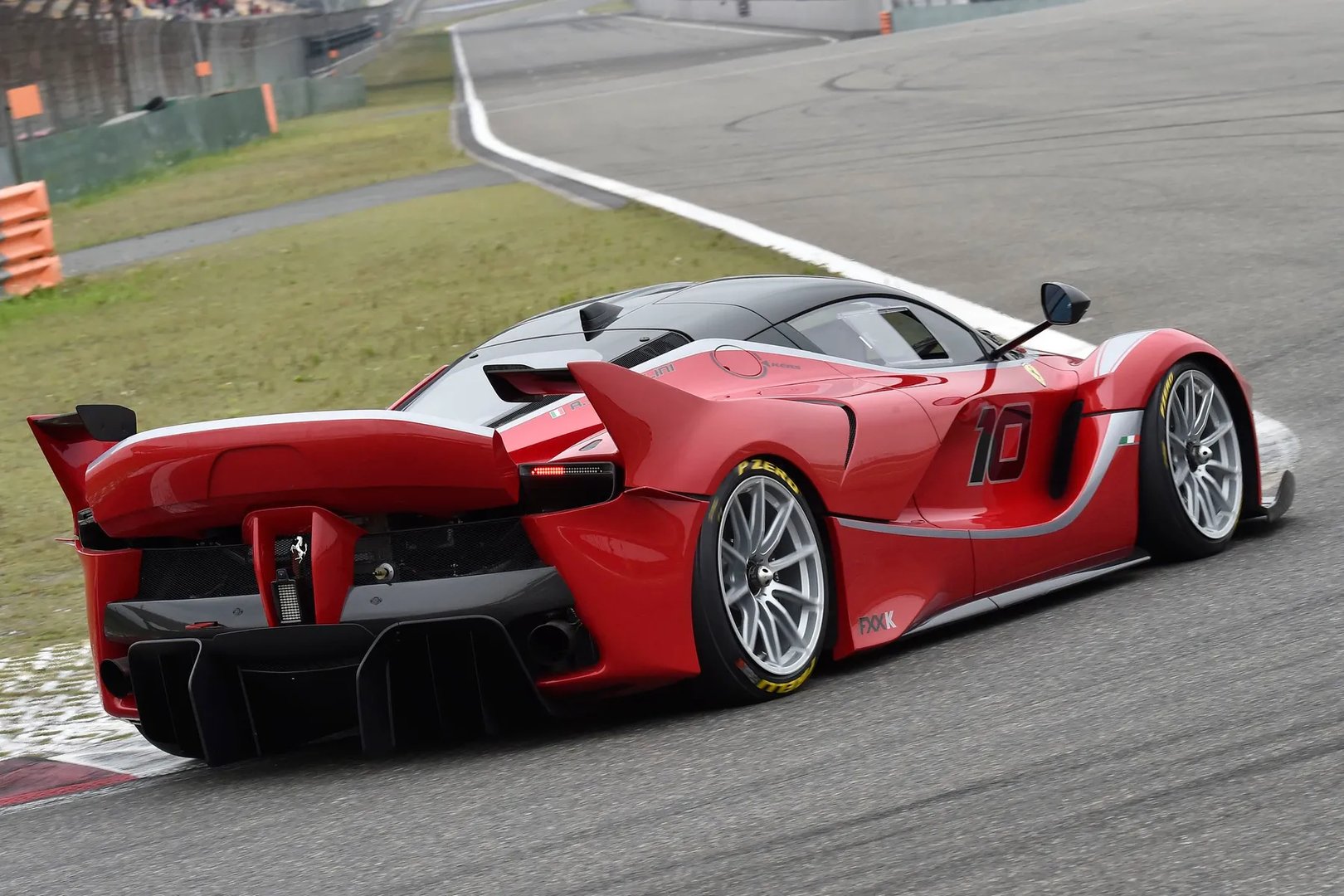 Ferrari_FXX_K_1_generation__Roadster__9.jpg