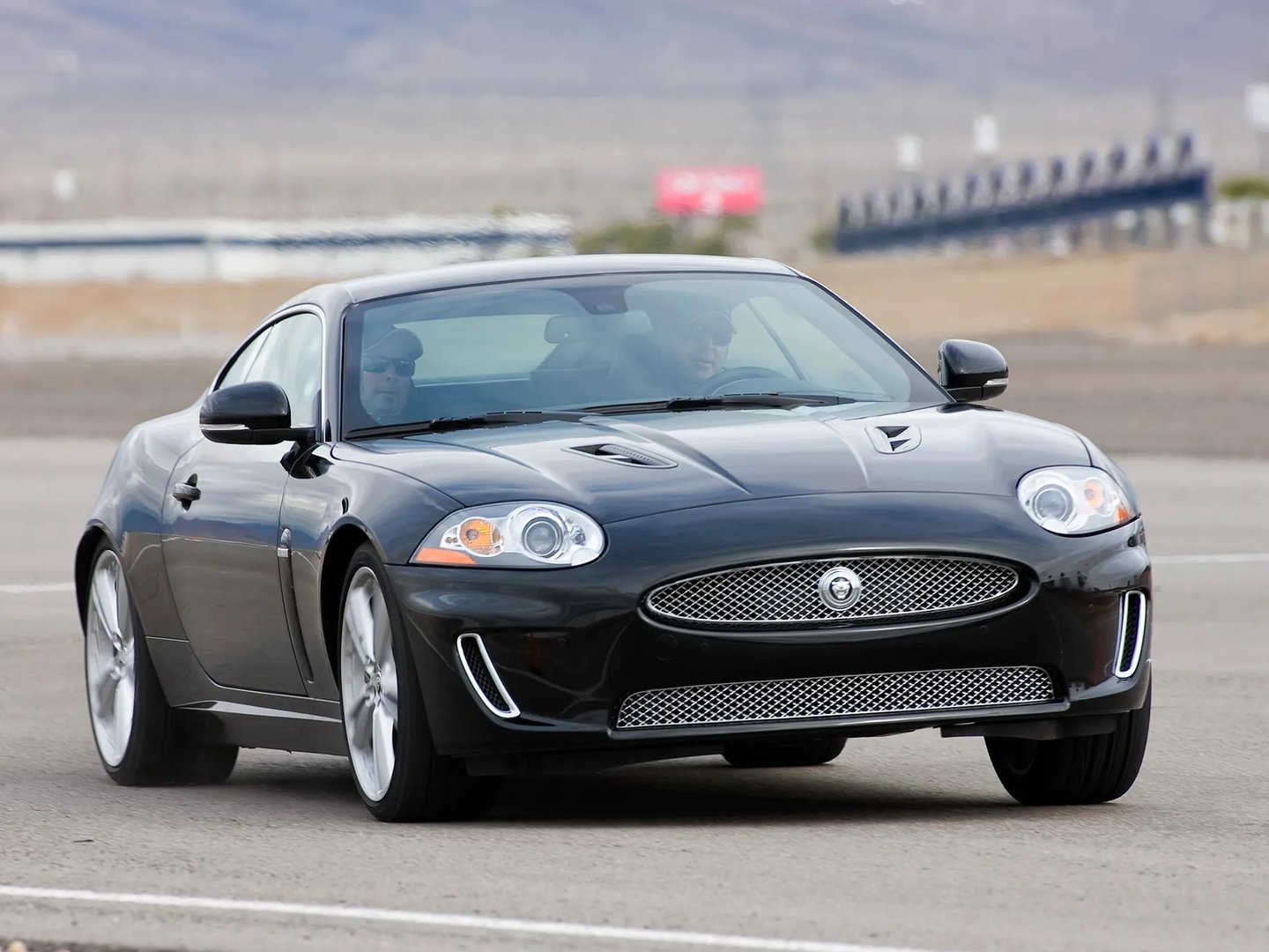 Jaguar_XKR_2_generation_restyling_1__Coupe__5.jpg