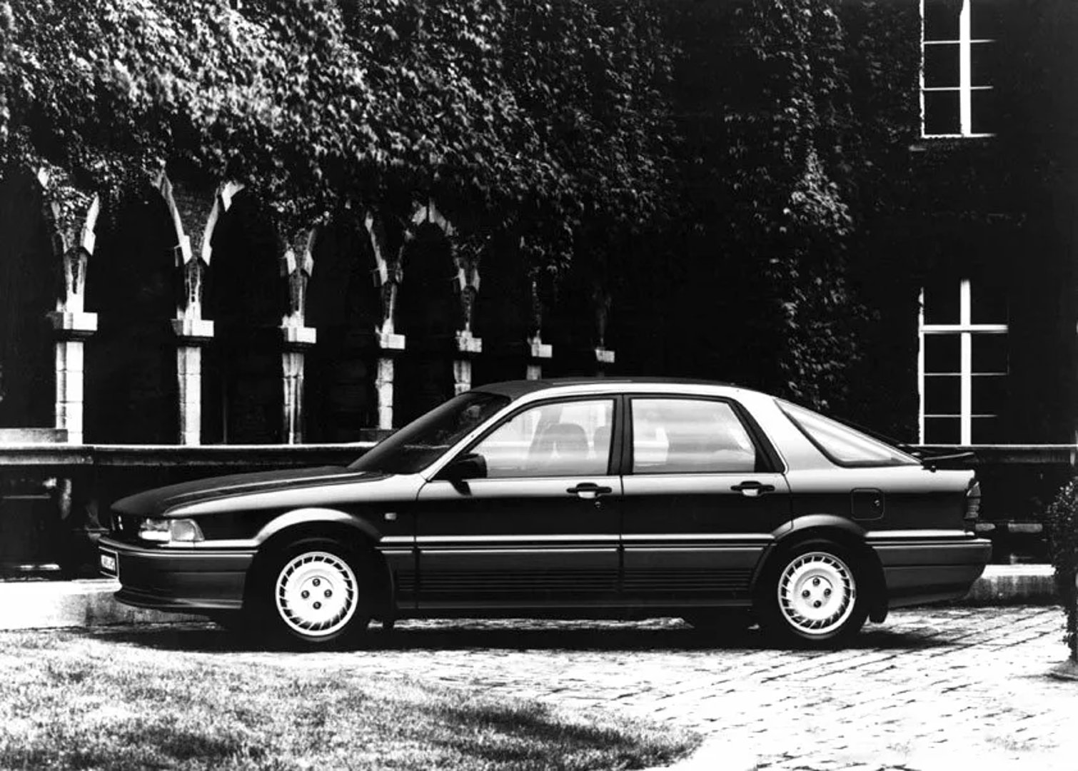 Mitsubishi_Eterna_6_generation__Hatchback_5-door__5.jpg