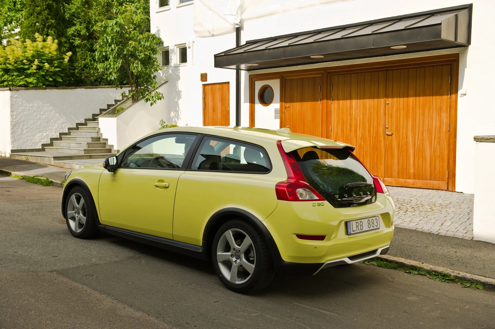 Volvo_C30_1_generation_restyling__Hatchback_3-door__4.jpg