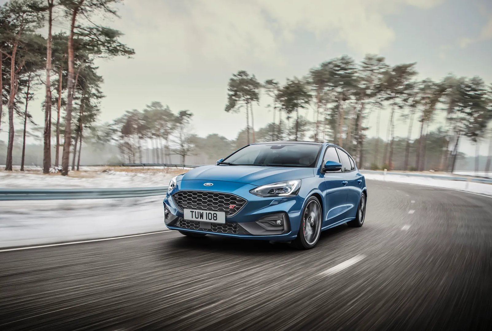 Ford_Focus_ST_4_generation__Hatchback_5-door__6.jpg