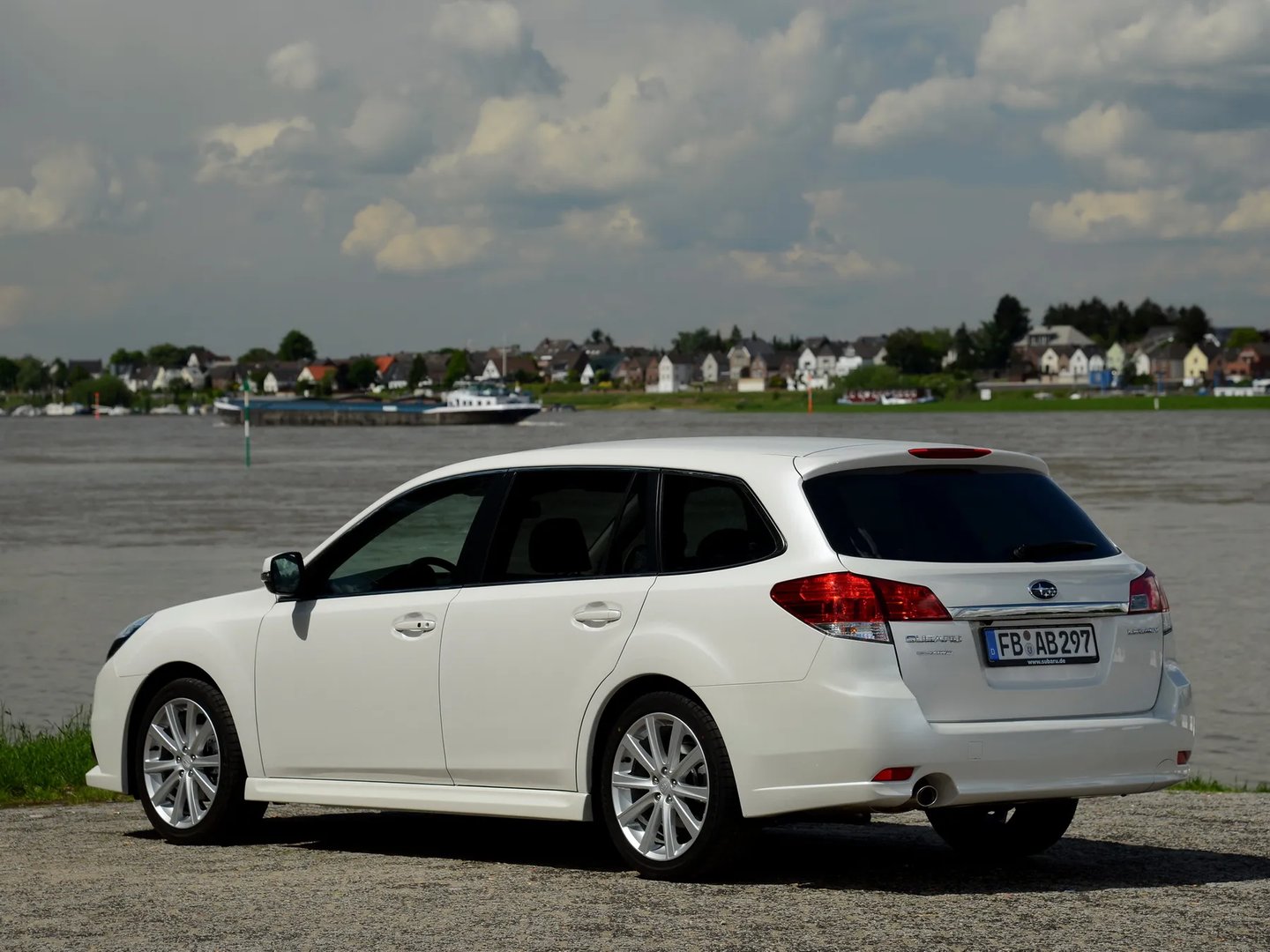 Subaru_Legacy_5_generation_restyling_1__Estate_5-door__2.jpg