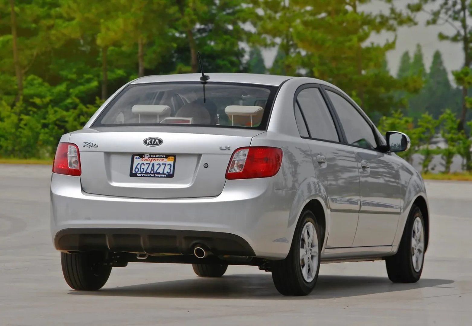 Kia_Rio_2_generation_restyling__Sedan__6.jpg
