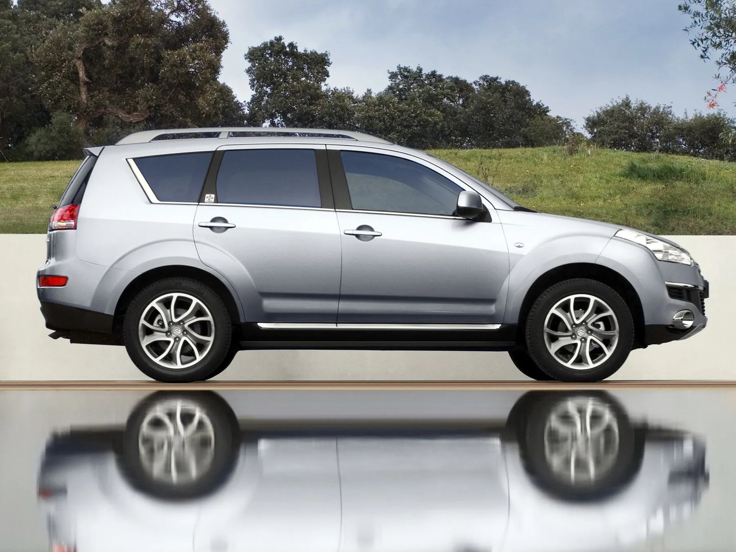 Citroen_C-Crosser_1_generation__SUV_5-doors__11.jpg