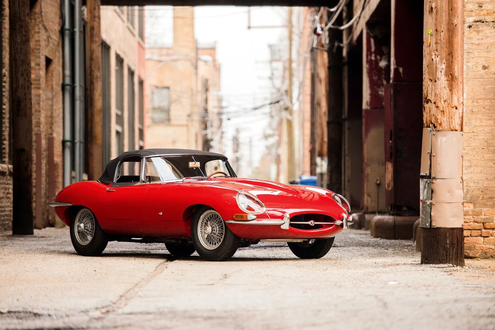 Jaguar_E-type_1_generation__Cabrio__2.jpg