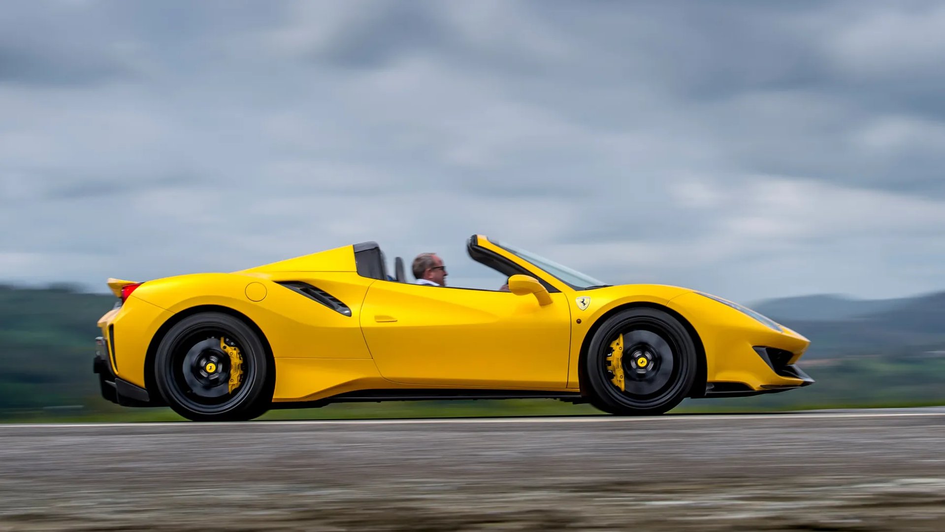 Ferrari_488_2_generation__Roadster__6.jpg