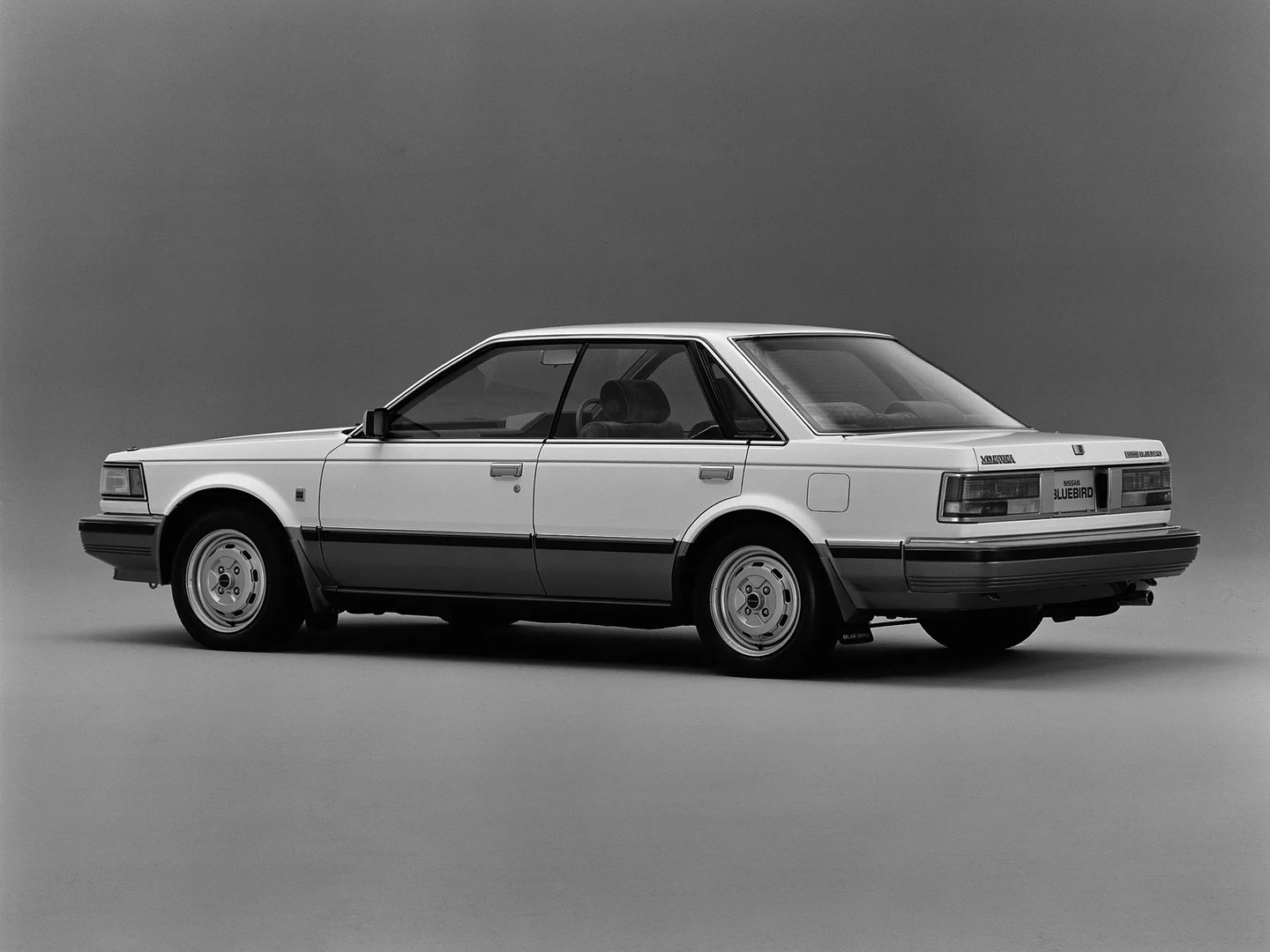 Nissan_Maxima_2_generation__Sedan_Hardtop__2.jpg