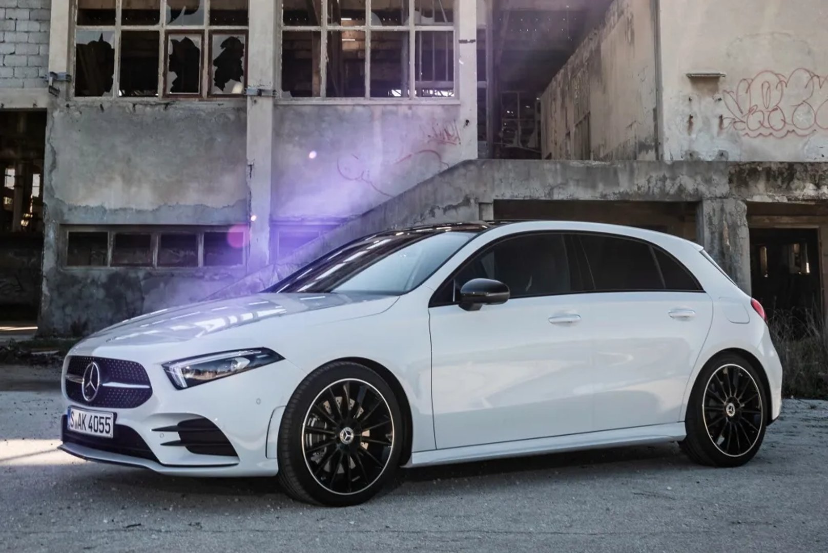 Mercedes_A-Class_4_generation__Hatchback_5-door__8.jpg