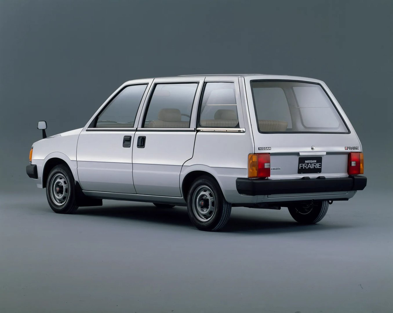 Nissan_Prairie_1_generation__Compact_Van__11.jpg