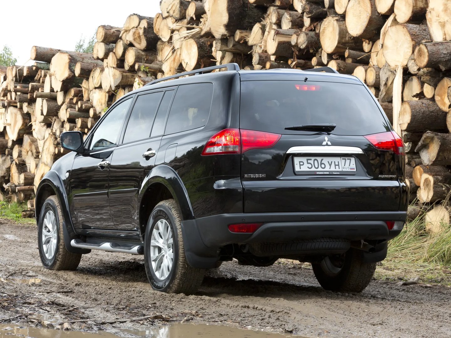 Mitsubishi_Pajero_Sport_2_generation_restyling__SUV_5-doors__10.jpg