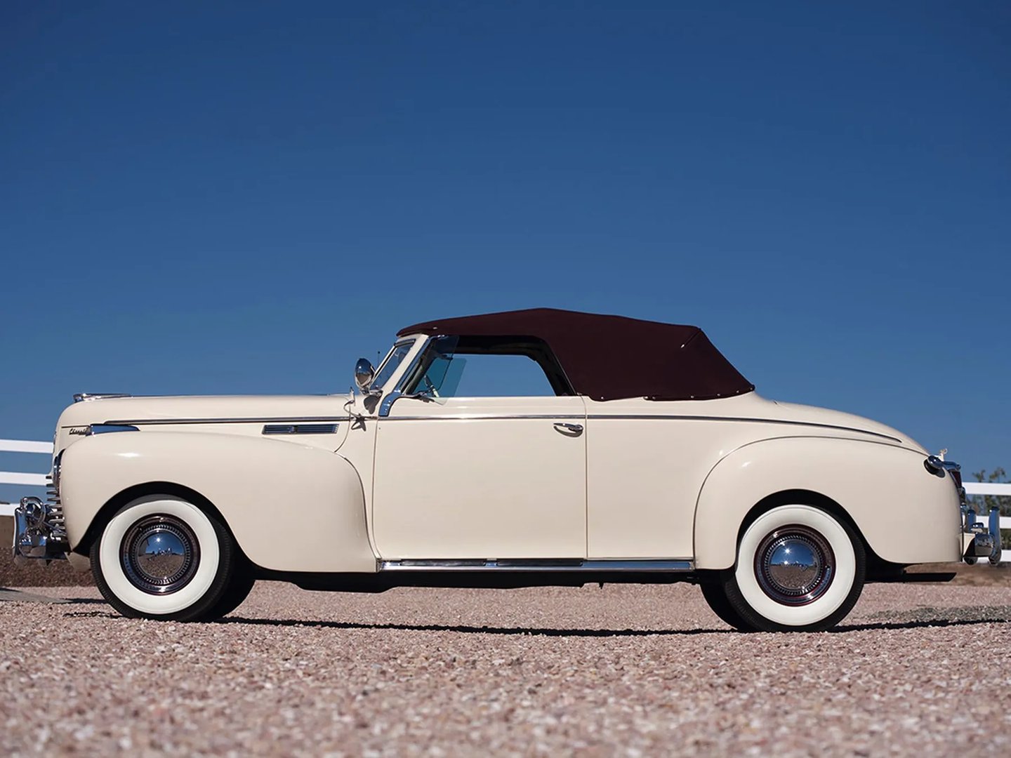 Chrysler_New_Yorker_1_generation__Cabrio__3.jpg