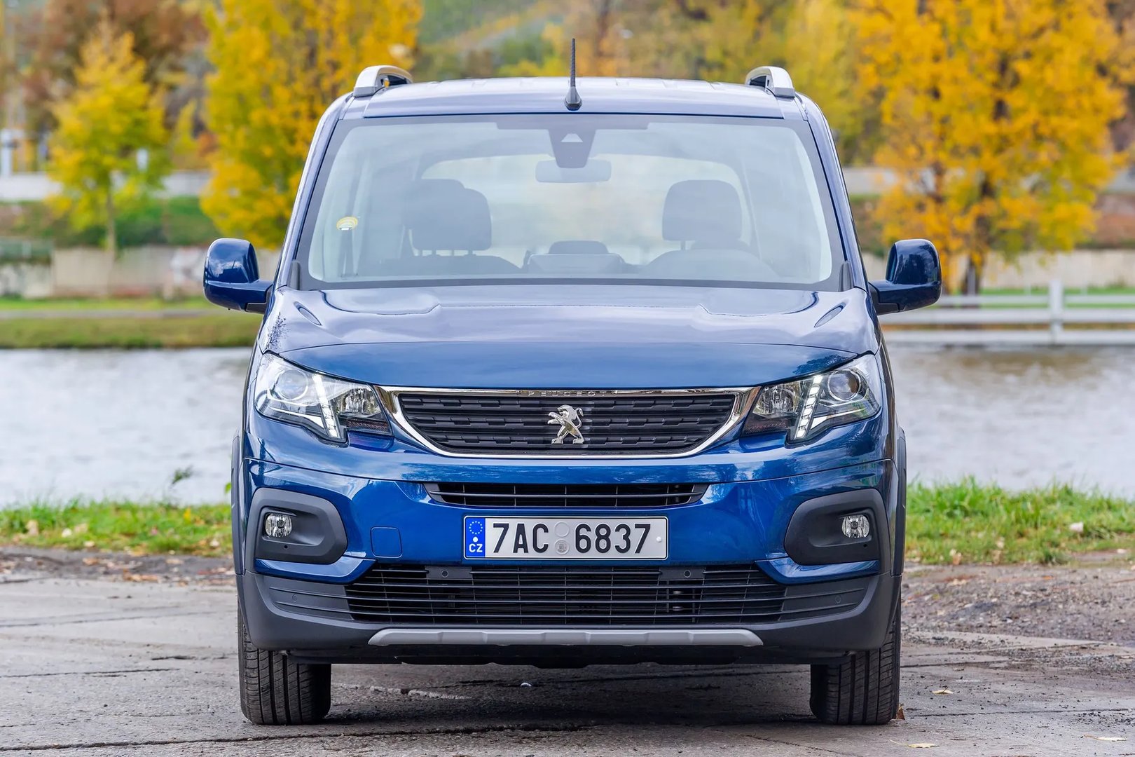 Peugeot_Rifter_1_generation__Compact_Van__10.jpg