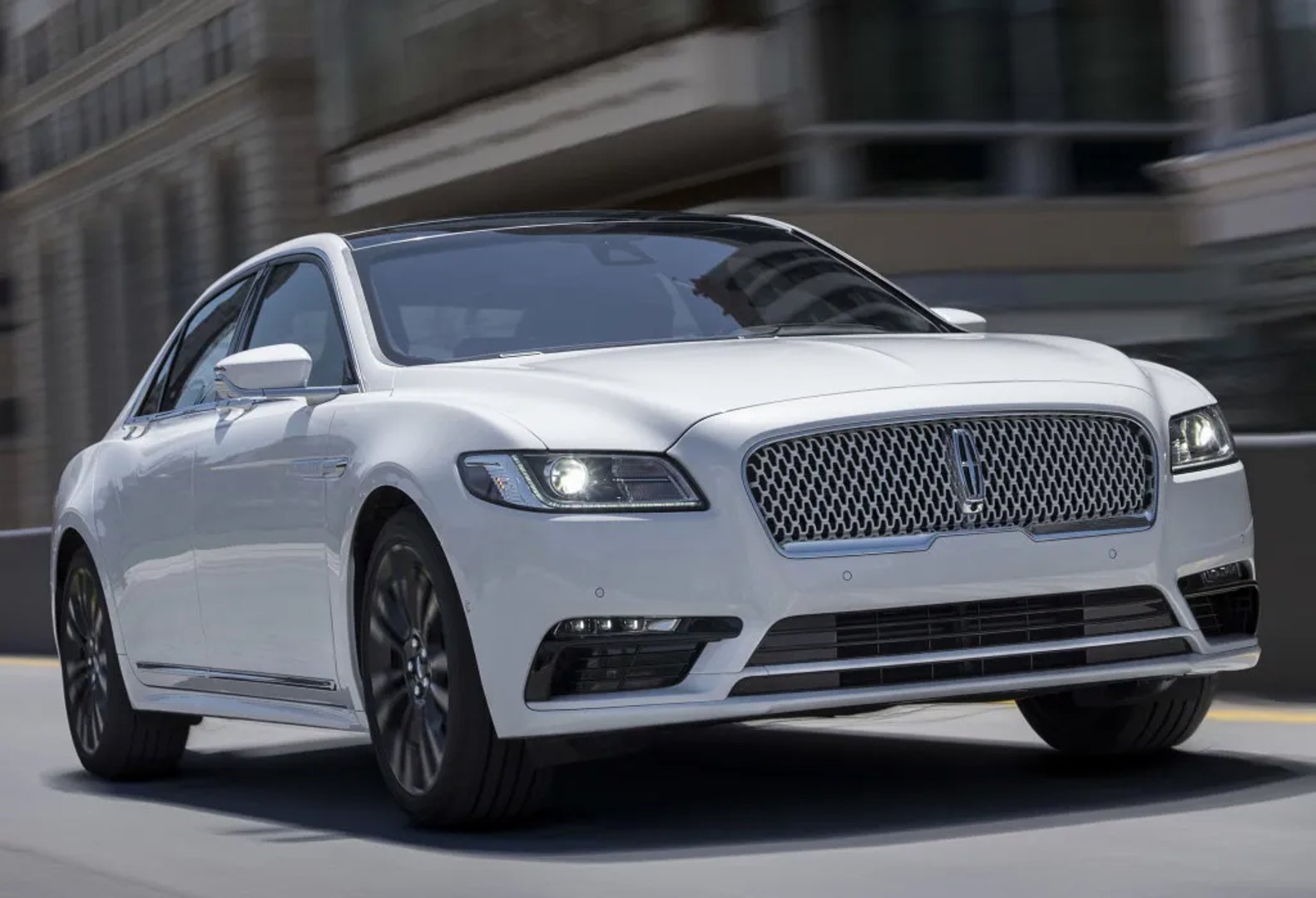 Lincoln_Continental_10_generation__Sedan__4.jpg