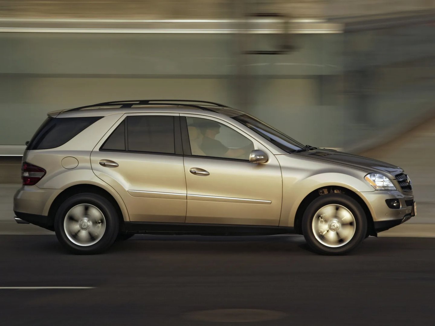 Mercedes_M-Class_2_generation__SUV_5-doors__13.jpg