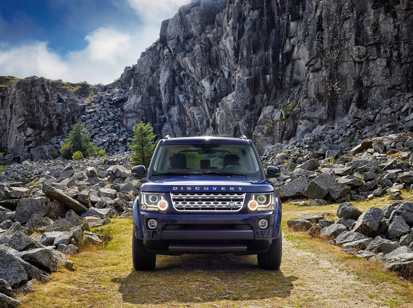 Land Rover_Discovery_4_generation_restyling__SUV_5-doors__1.jpg