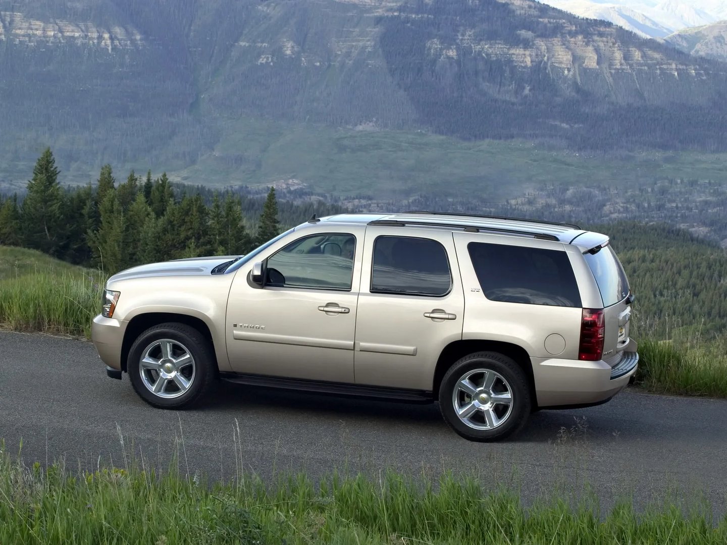 Chevrolet_Tahoe_3_generation__SUV_5-doors__8.jpg
