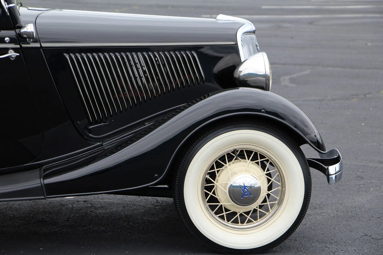 Ford_V8_1_generation__Sedan_2-doors__13.jpg